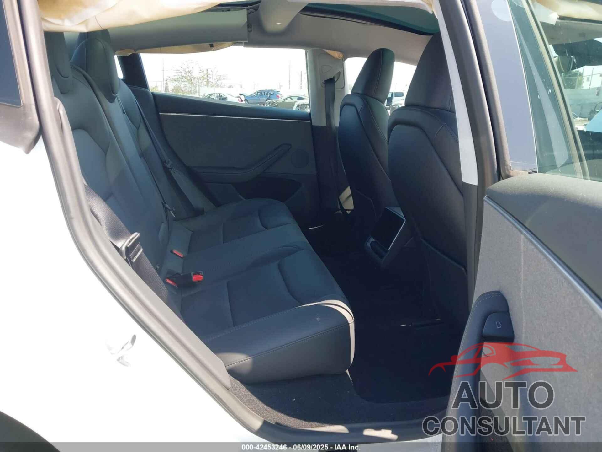 TESLA MODEL 3 2025 - 5YJ3E1EA4SF903567