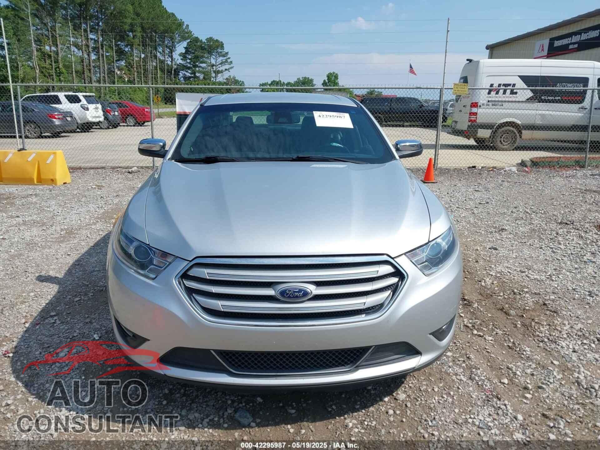FORD TAURUS 2017 - 1FAHP2F82HG126232