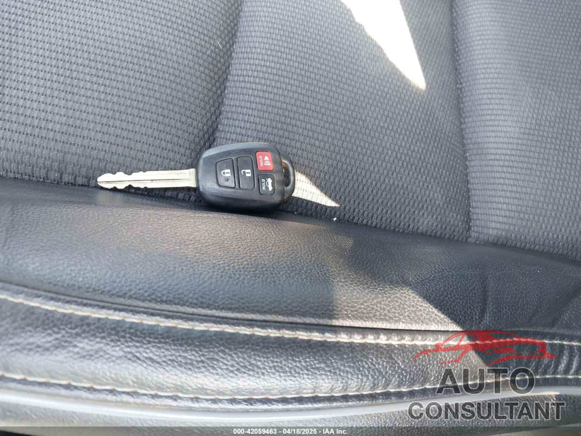 TOYOTA COROLLA 2015 - 5YFBURHE4FP278884