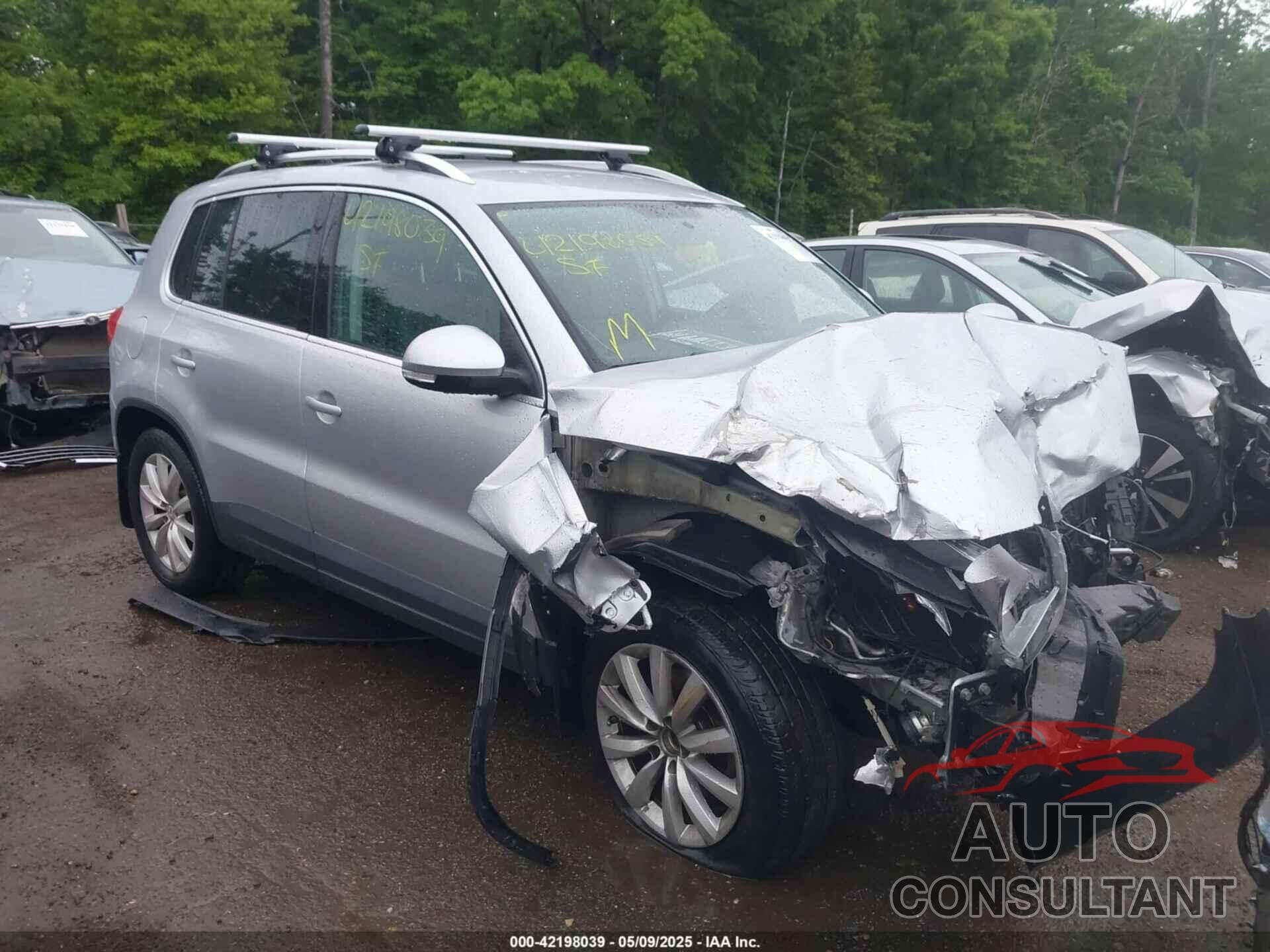 VOLKSWAGEN TIGUAN 2011 - WVGBV7AX8BW551710