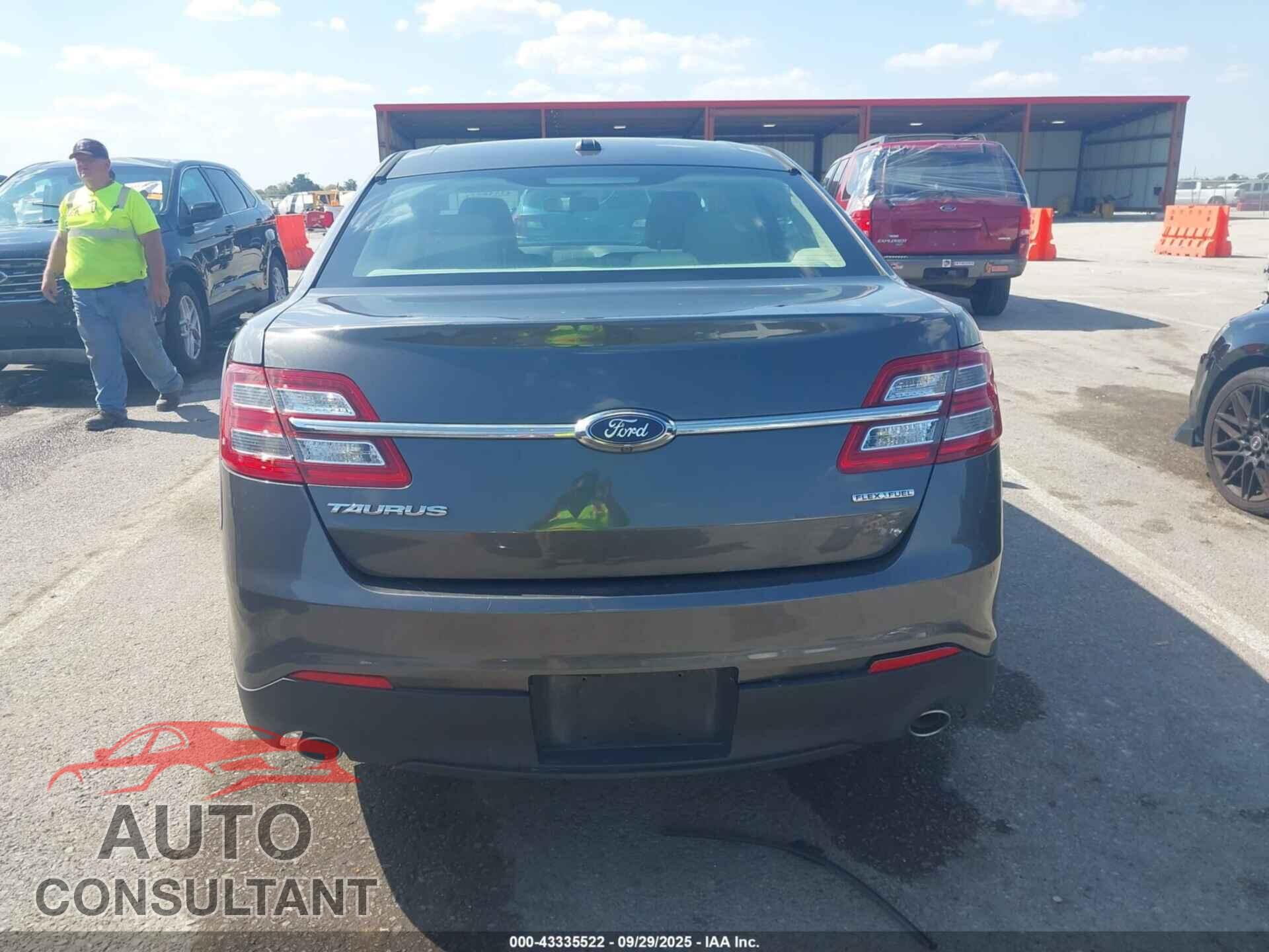 FORD TAURUS 2017 - 1FAHP2D88HG114704