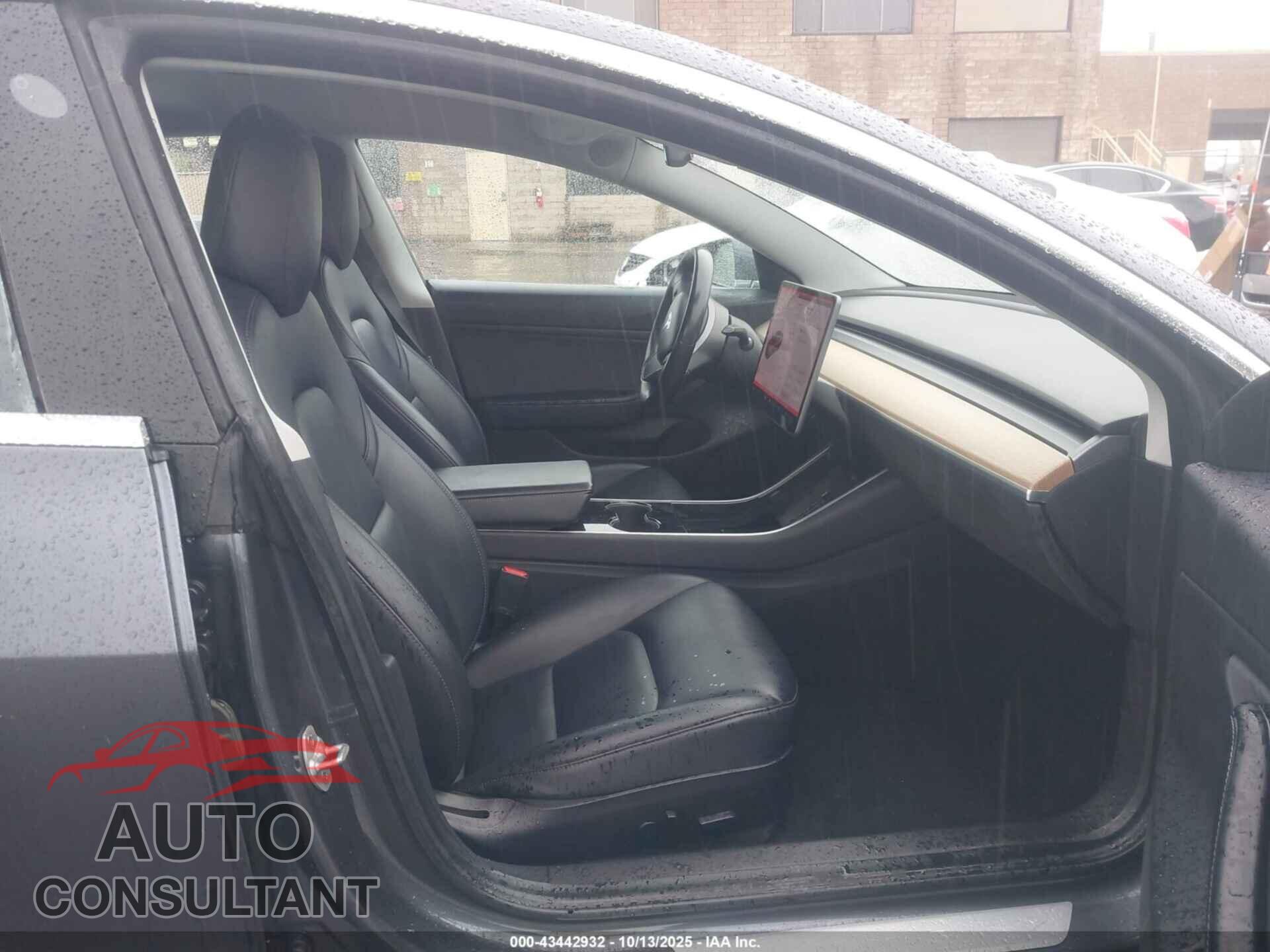 TESLA MODEL 3 2018 - 5YJ3E1EBXJF105842