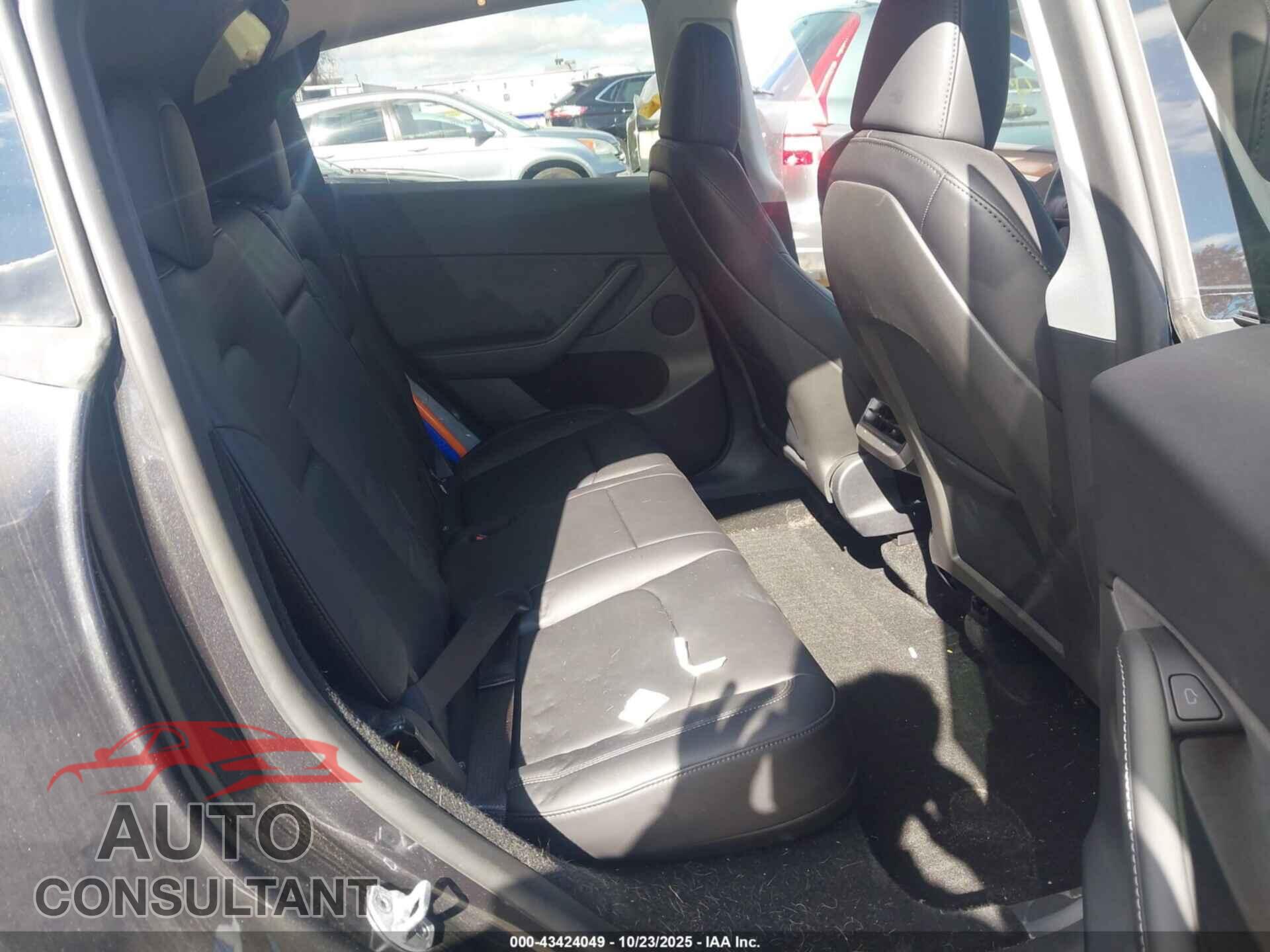 TESLA MODEL Y 2024 - 7SAYGDEE2RF157220