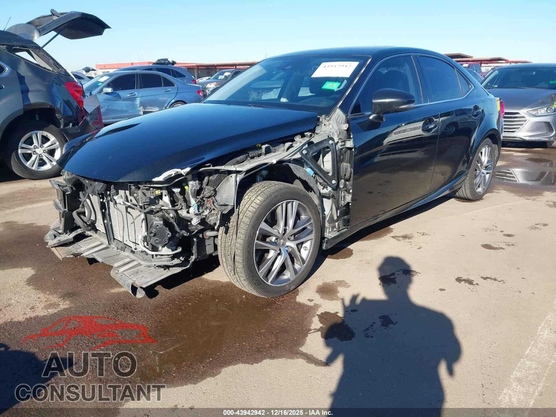 LEXUS IS 300 2020 - JTHAA1D20L5108546