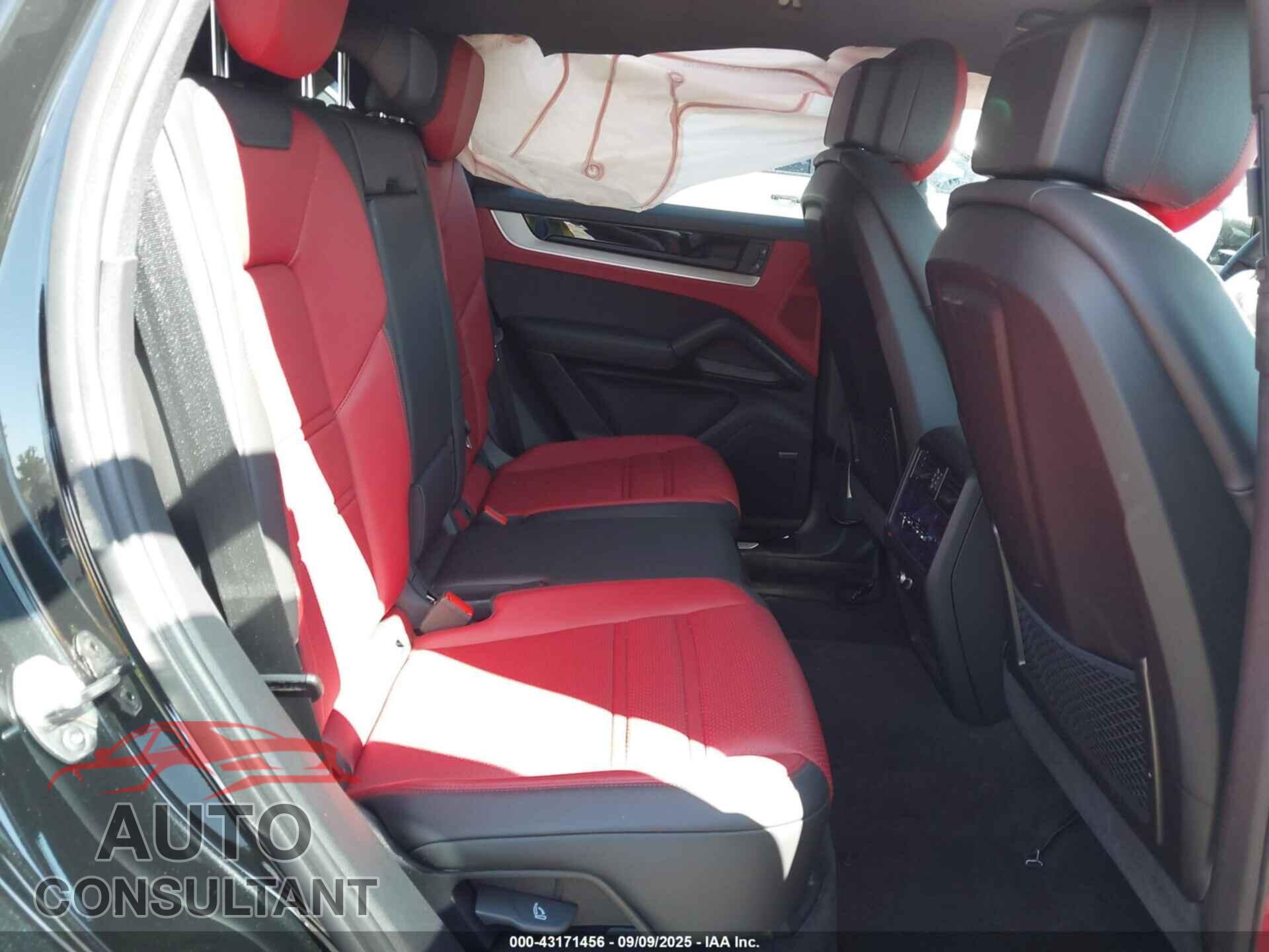 PORSCHE CAYENNE 2025 - WP1AA2AY0SDA02598