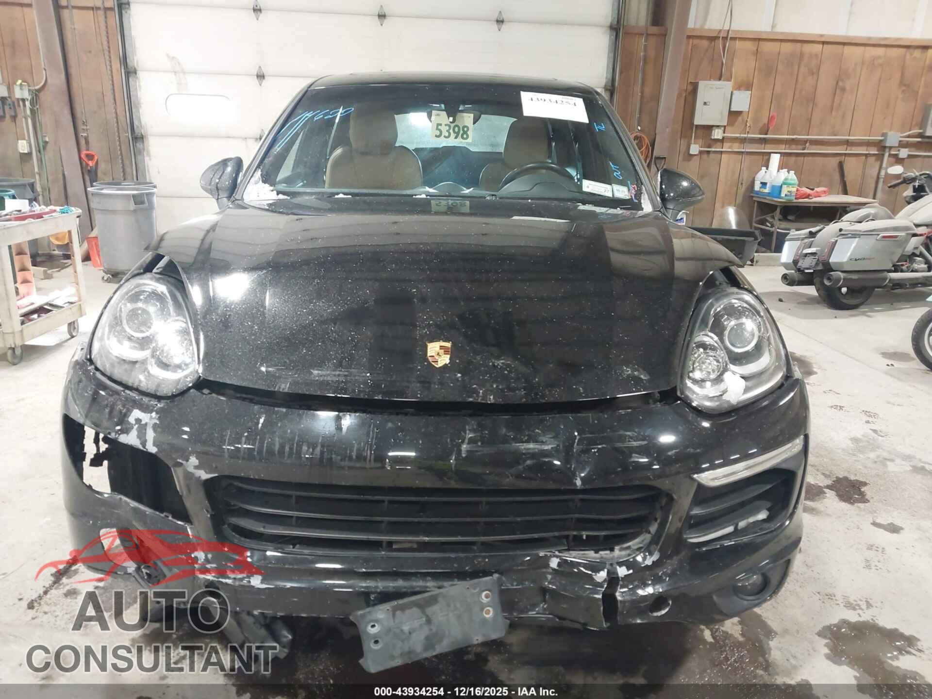 PORSCHE CAYENNE 2016 - WP1AA2A25GLA02461