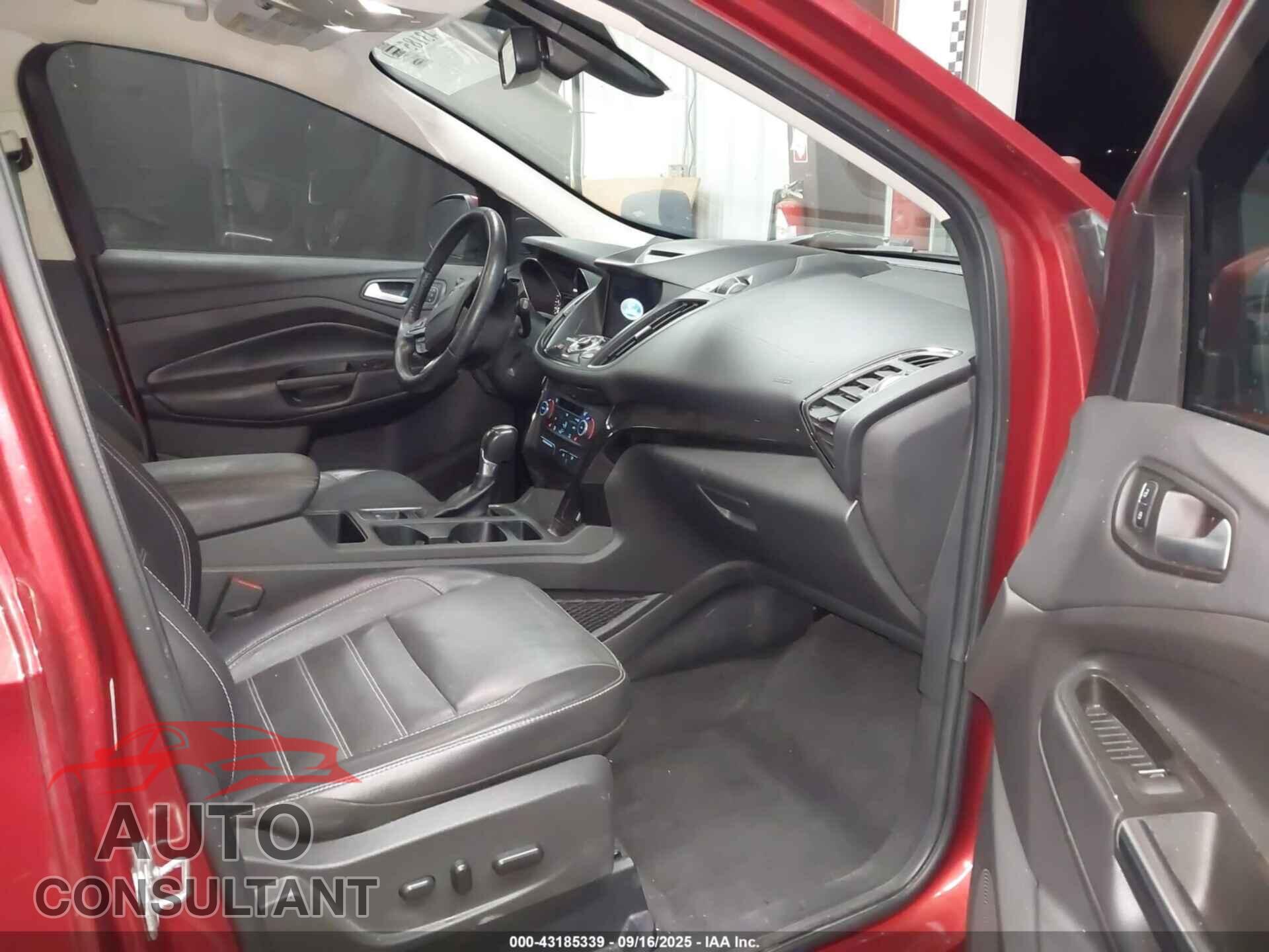 FORD ESCAPE 2017 - 1FMCU0J95HUC51210