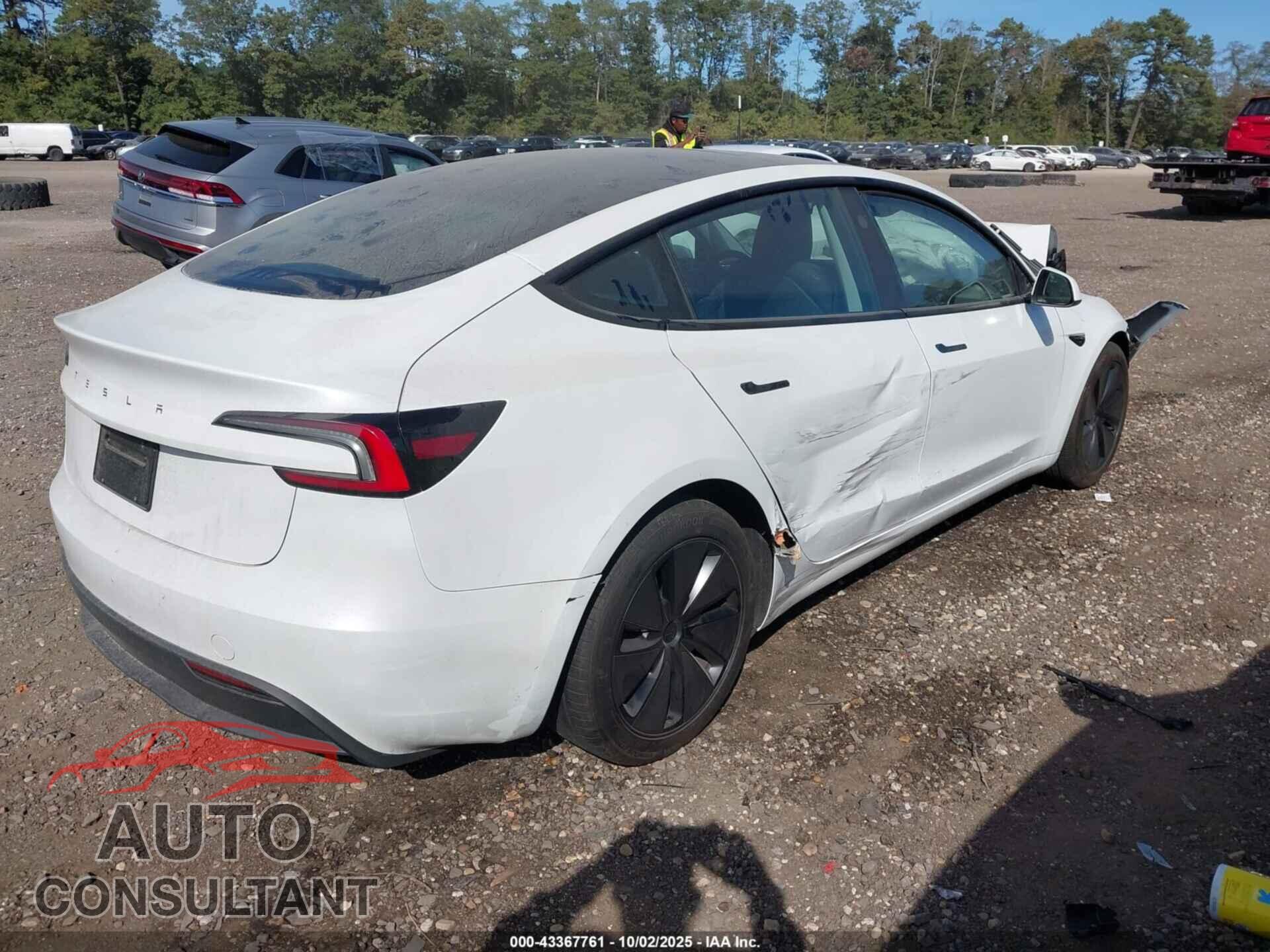 TESLA MODEL 3 2024 - 5YJ3E1EA6RF738437