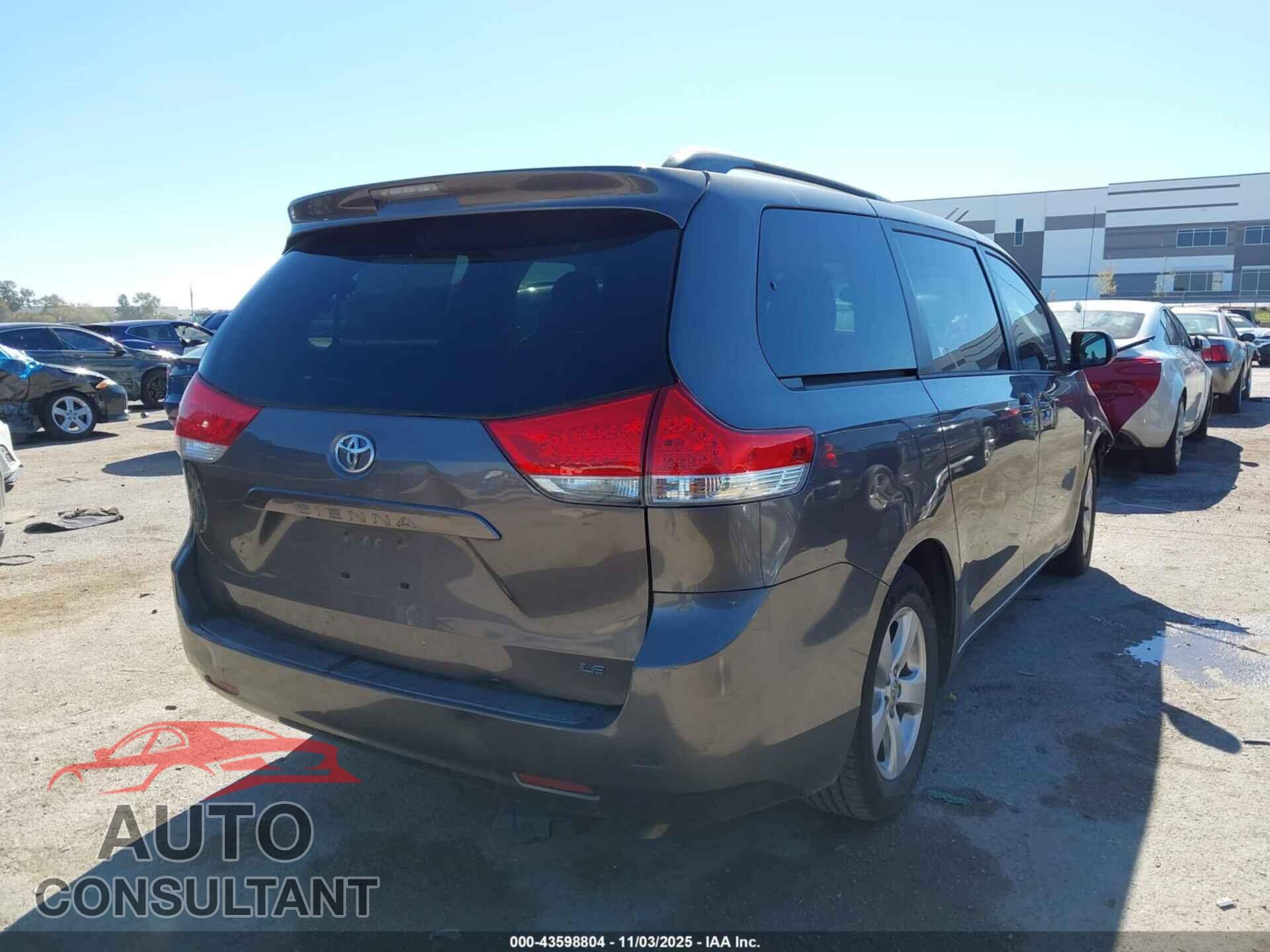 TOYOTA SIENNA 2013 - 5TDKK3DC8DS386940