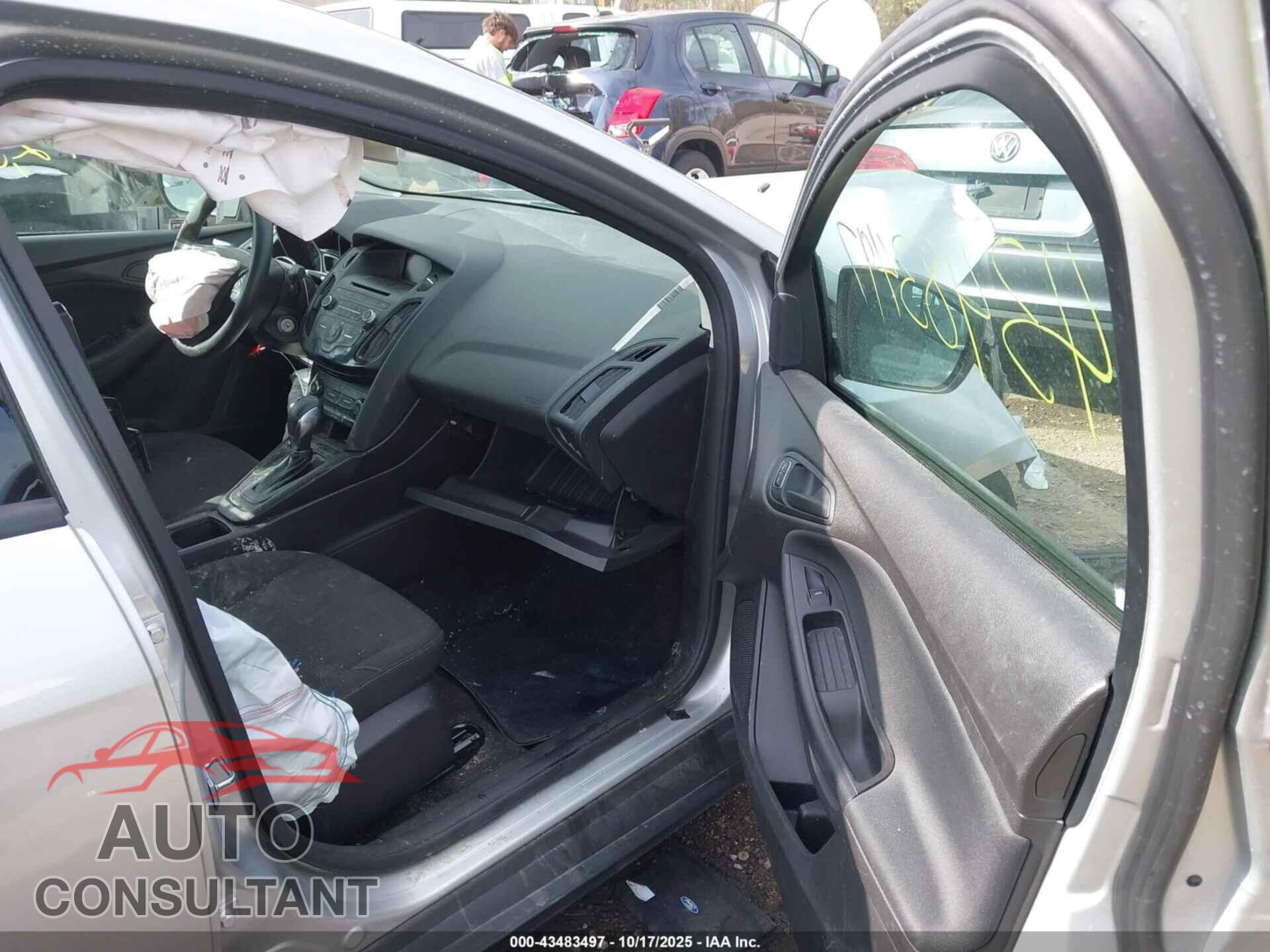 FORD FOCUS 2017 - 1FADP3E23HL253354