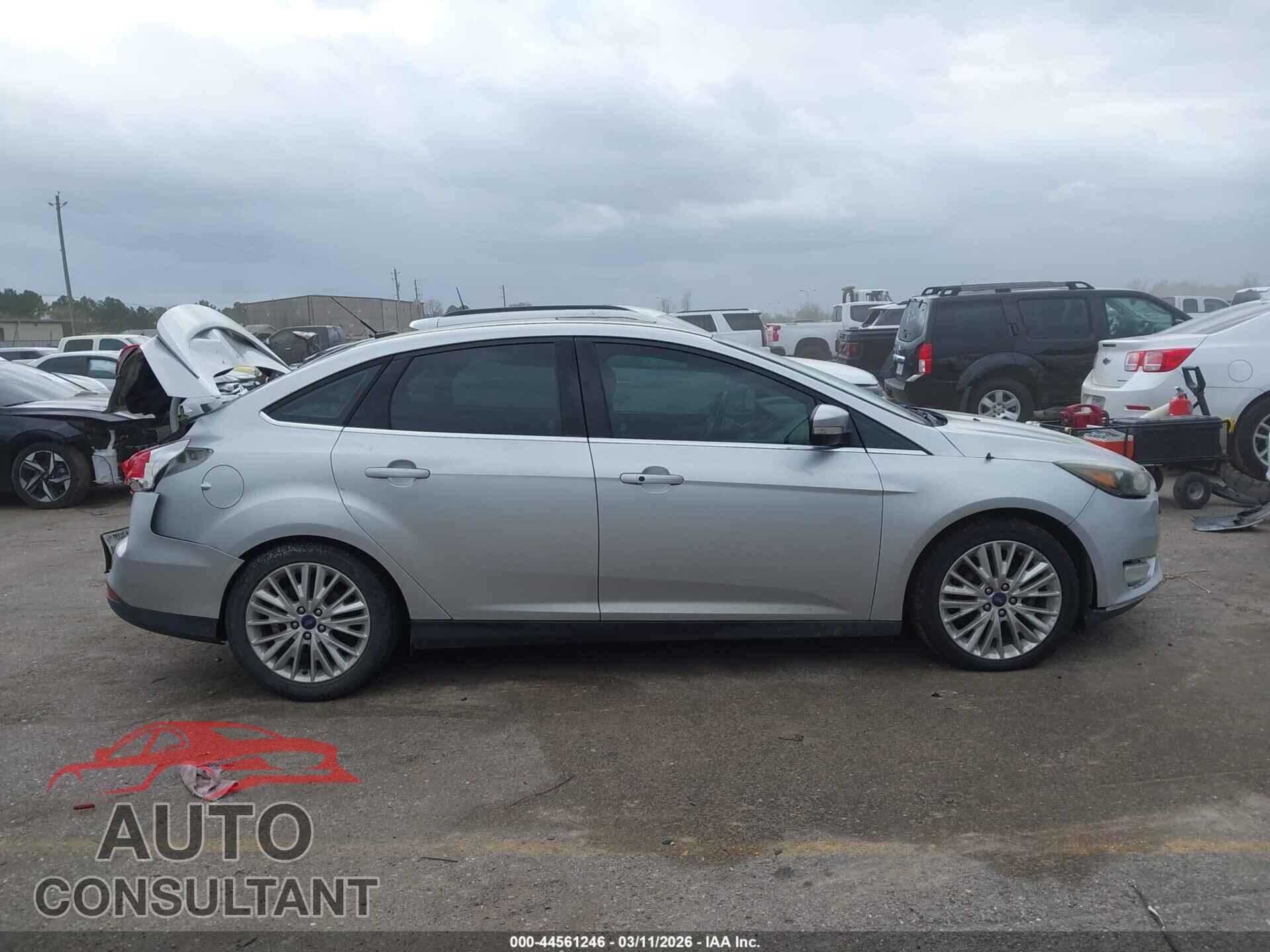 FORD FOCUS 2018 - 1FADP3J28JL307971