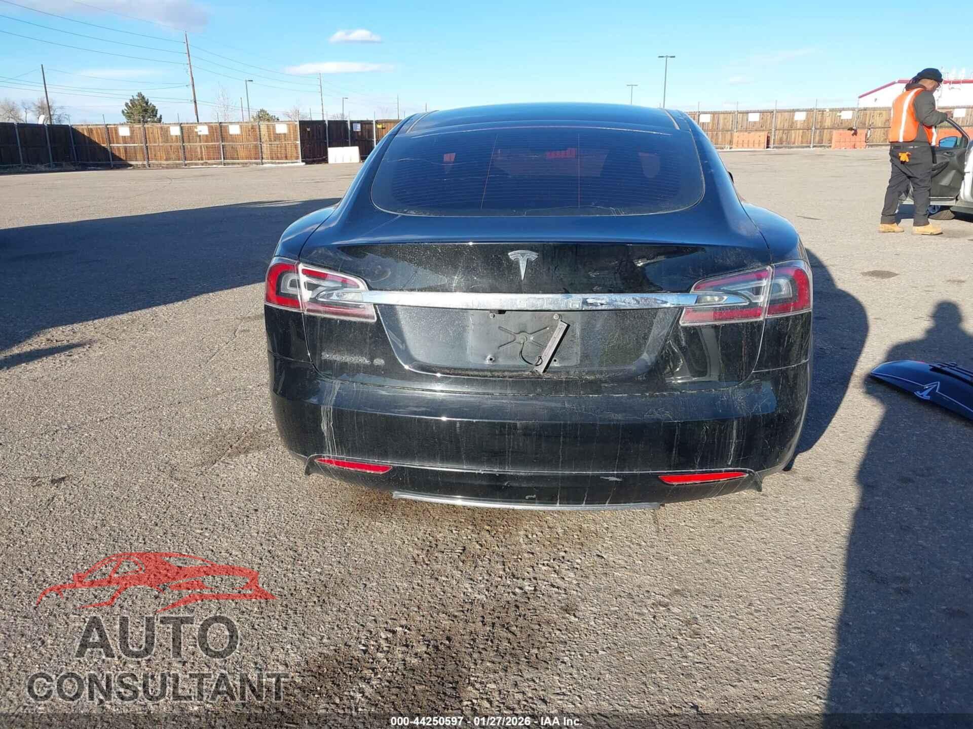 TESLA MODEL S 2013 - 5YJSA1CG2DFP06429
