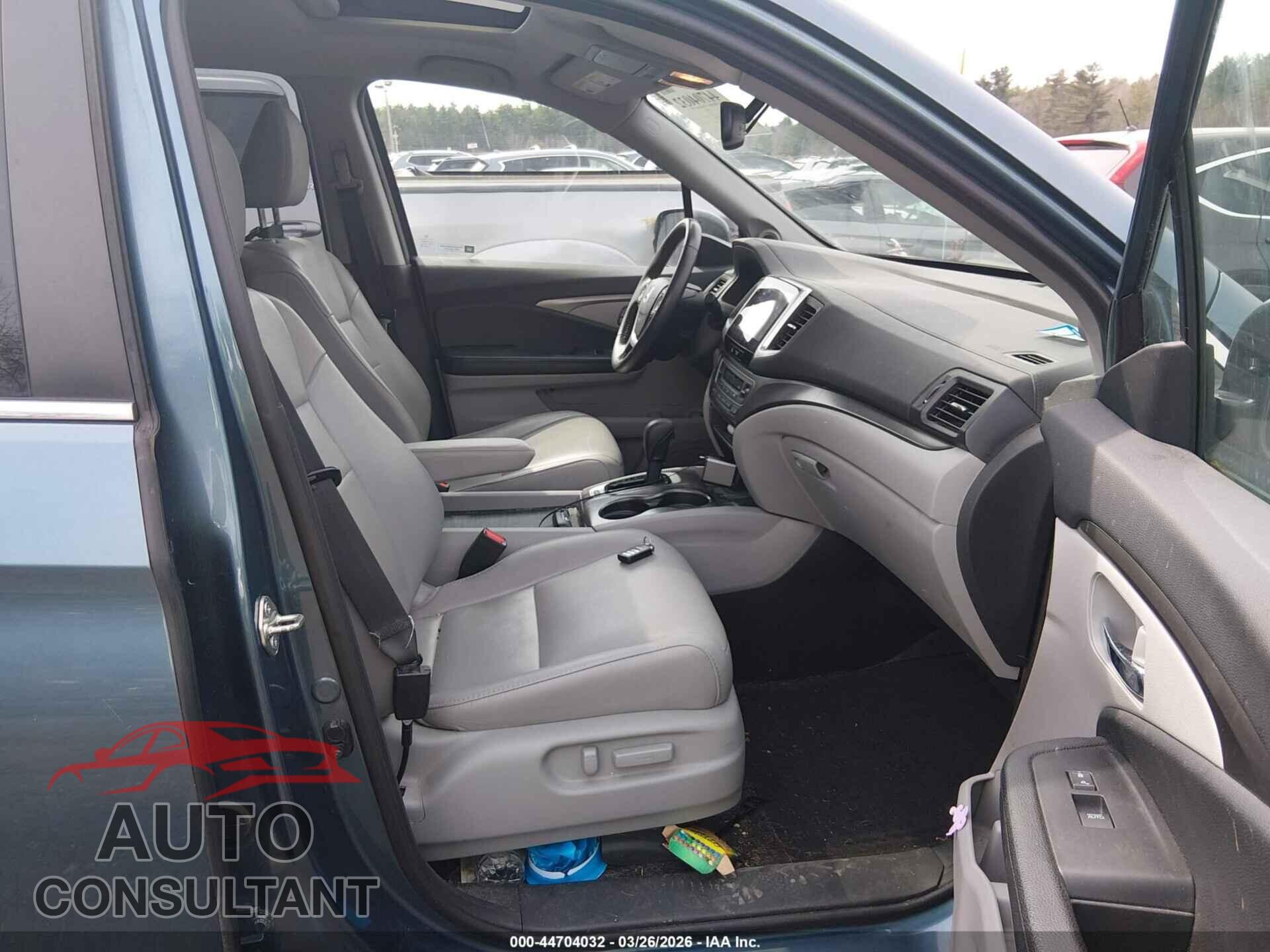 HONDA PILOT 2017 - 5FNYF6H60HB082256
