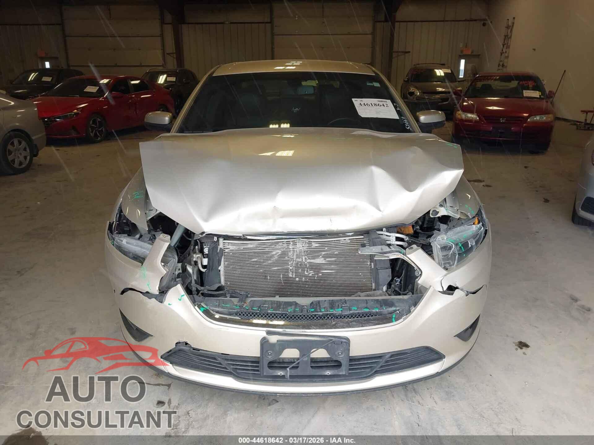 FORD TAURUS 2017 - 1FAHP2E89HG114774