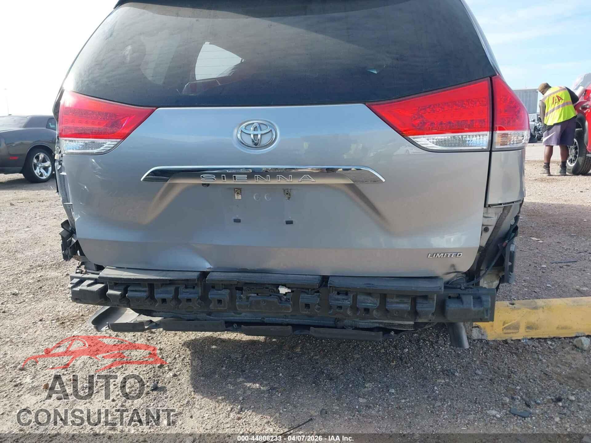 TOYOTA SIENNA 2013 - 5TDYK3DC8DS313450