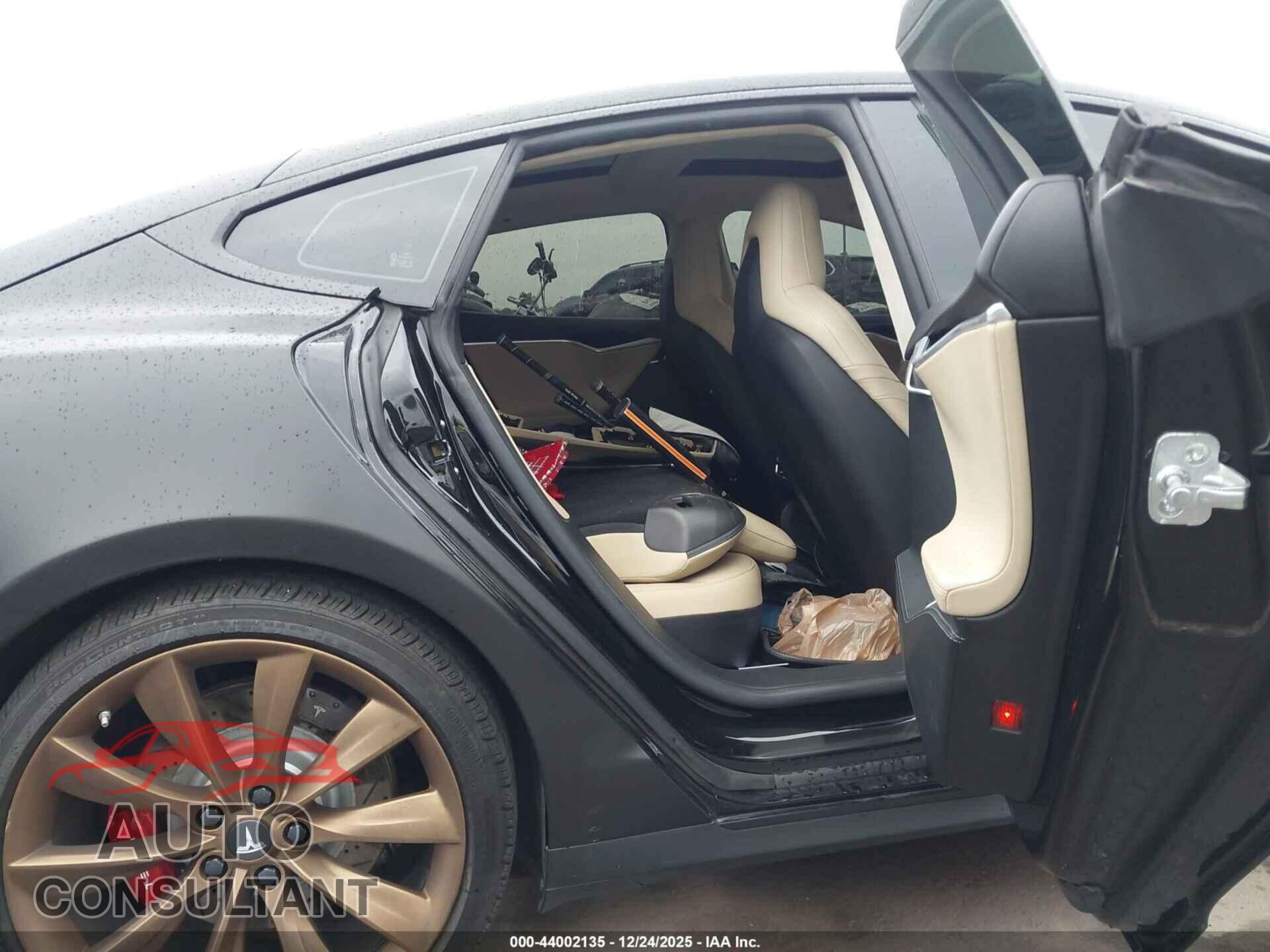 TESLA MODEL S 2015 - 5YJSA1E25FF118321
