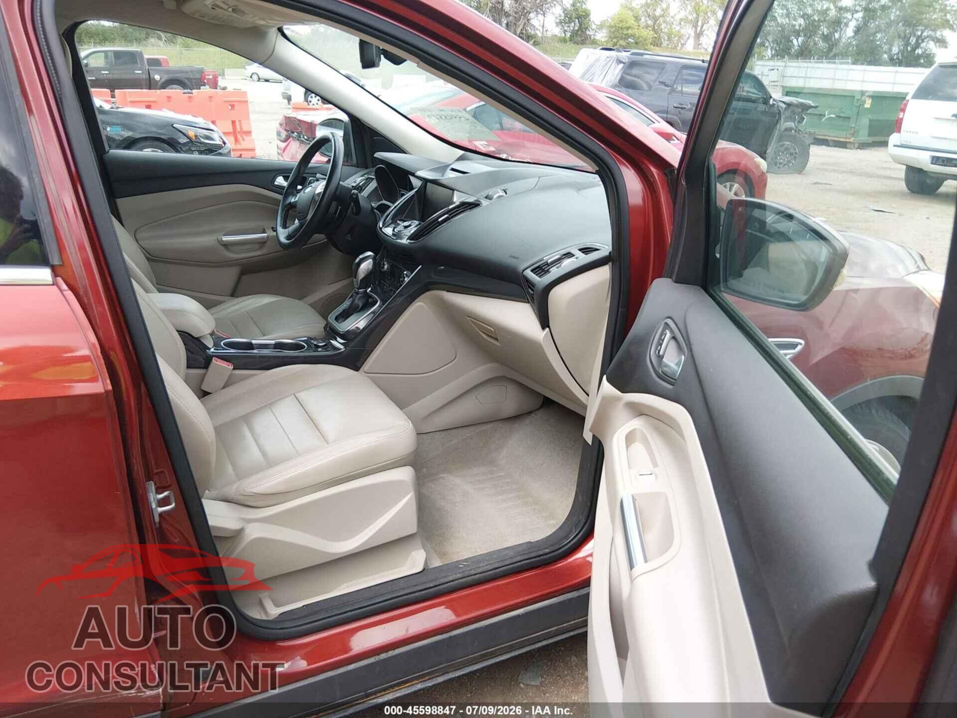 FORD ESCAPE 2014 - 1FMCU9J94EUB14629