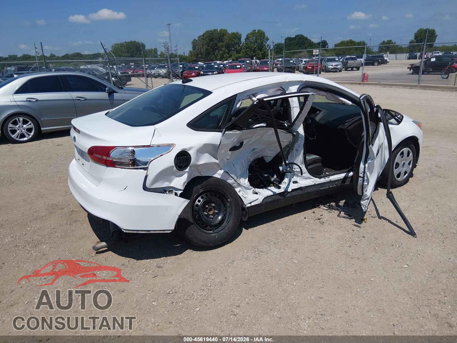 FORD FOCUS 2017 - 1FADP3E24HL314145