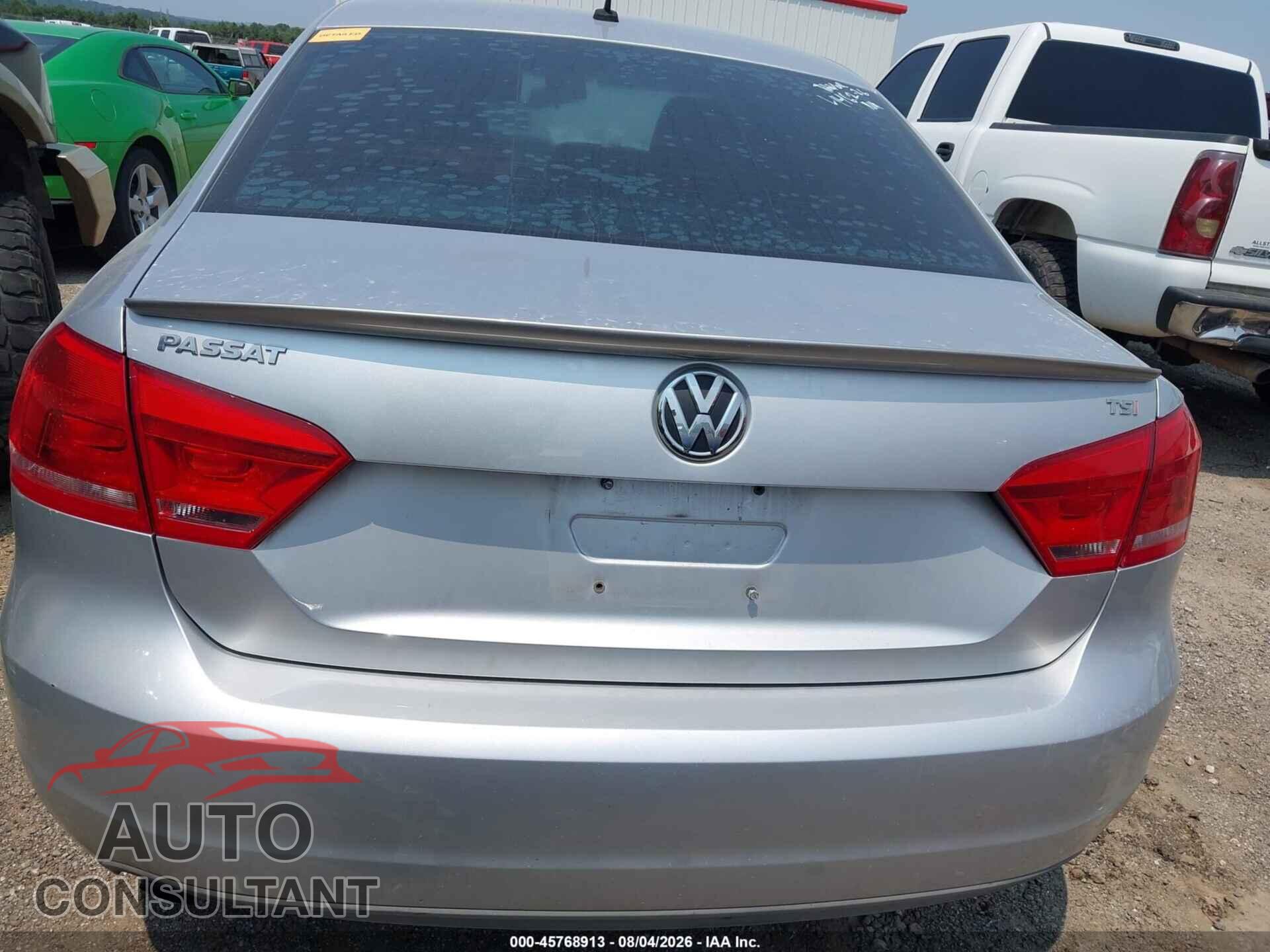 VOLKSWAGEN PASSAT 2015 - 1VWAT7A32FC014726
