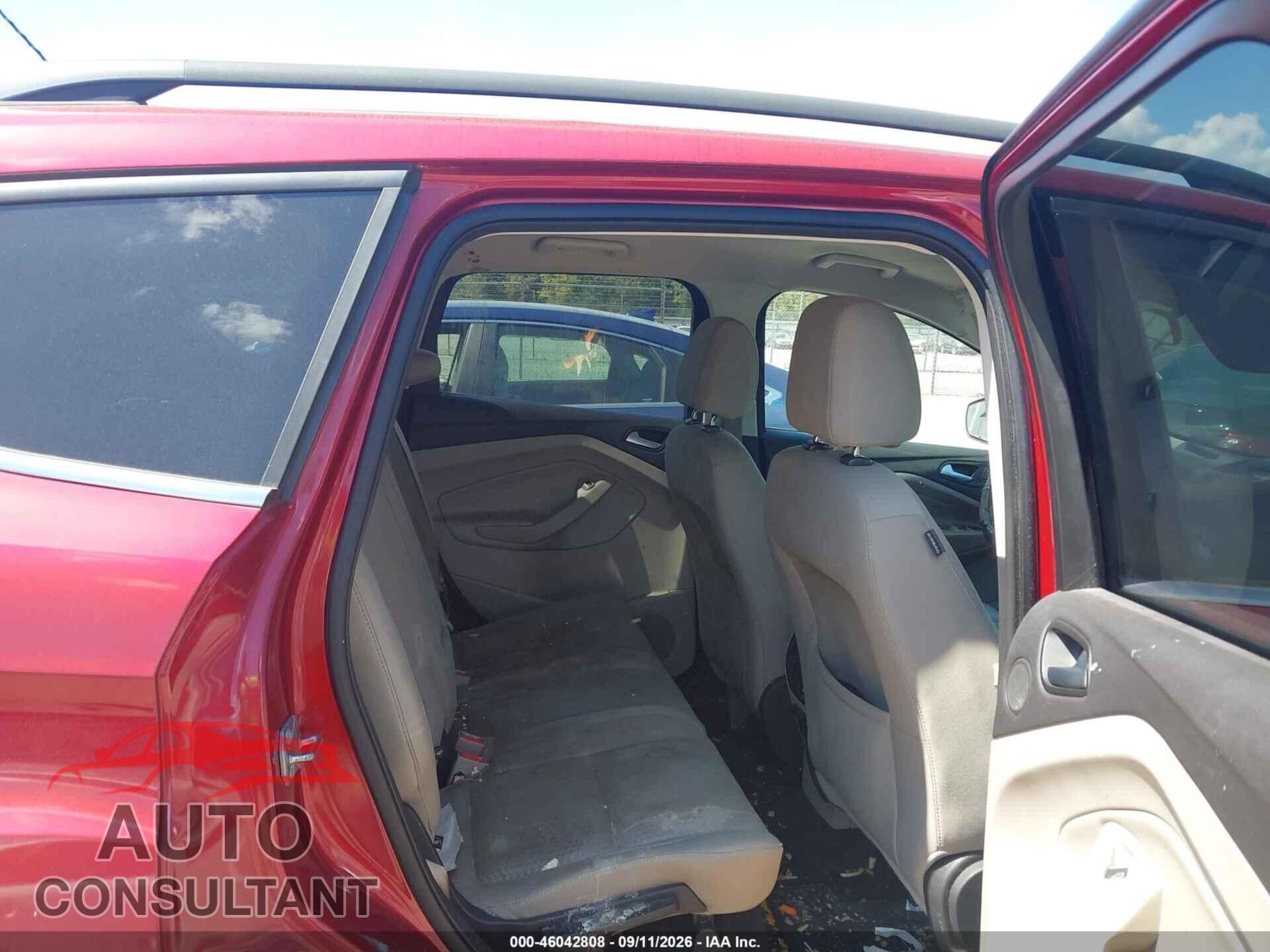FORD ESCAPE 2017 - 1FMCU0GD4HUB57217