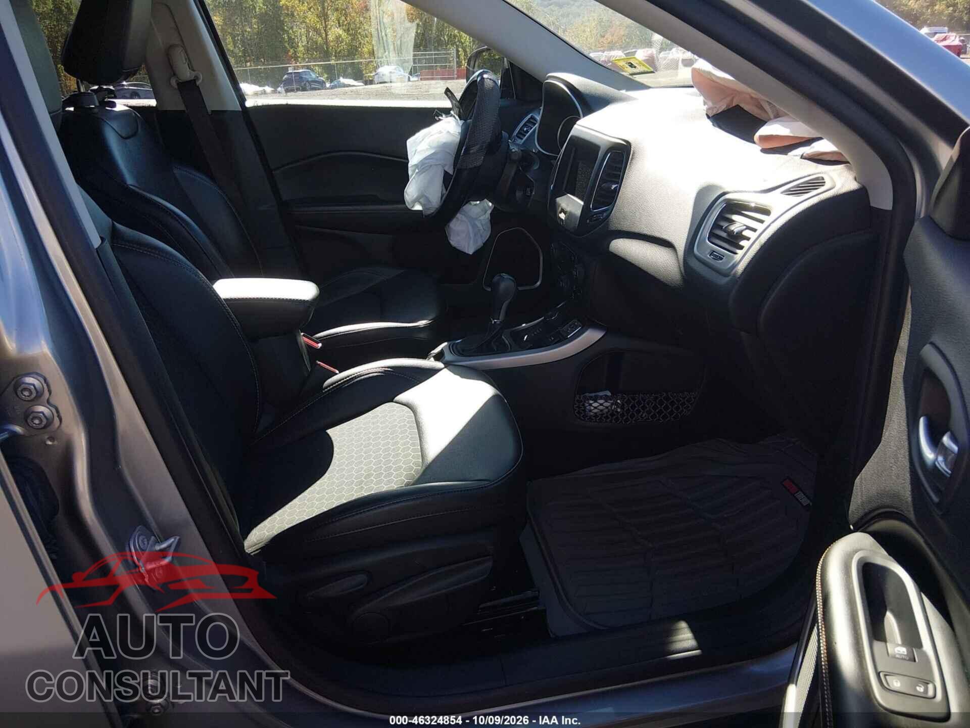 JEEP COMPASS 2019 - 3C4NJDBB8KT754309