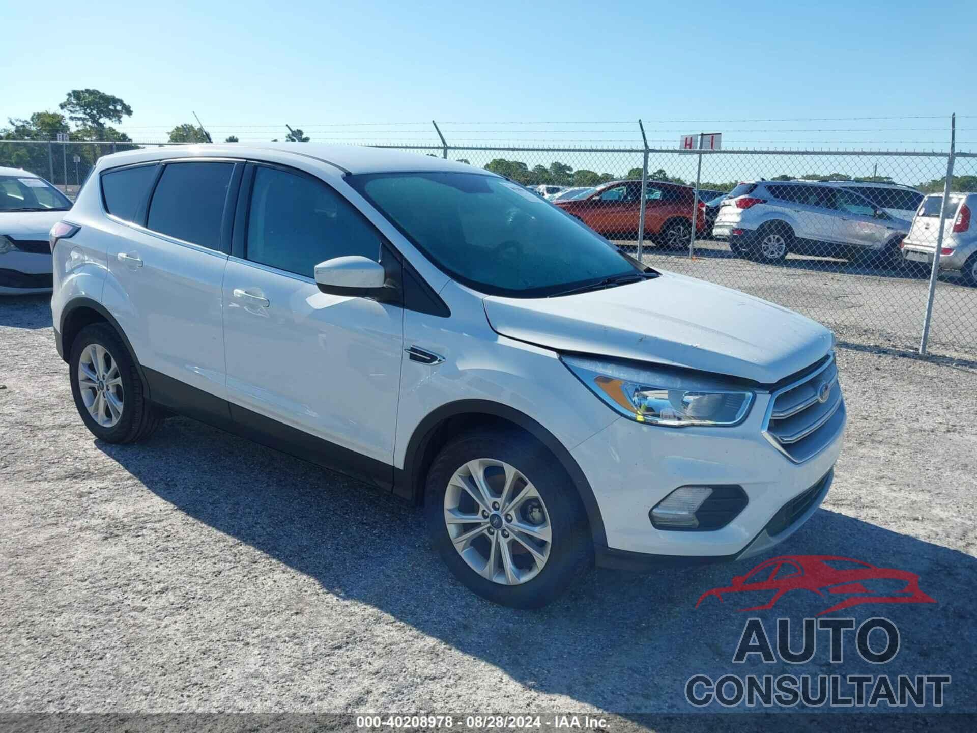 FORD ESCAPE 2017 - 1FMCU0GD8HUB19702