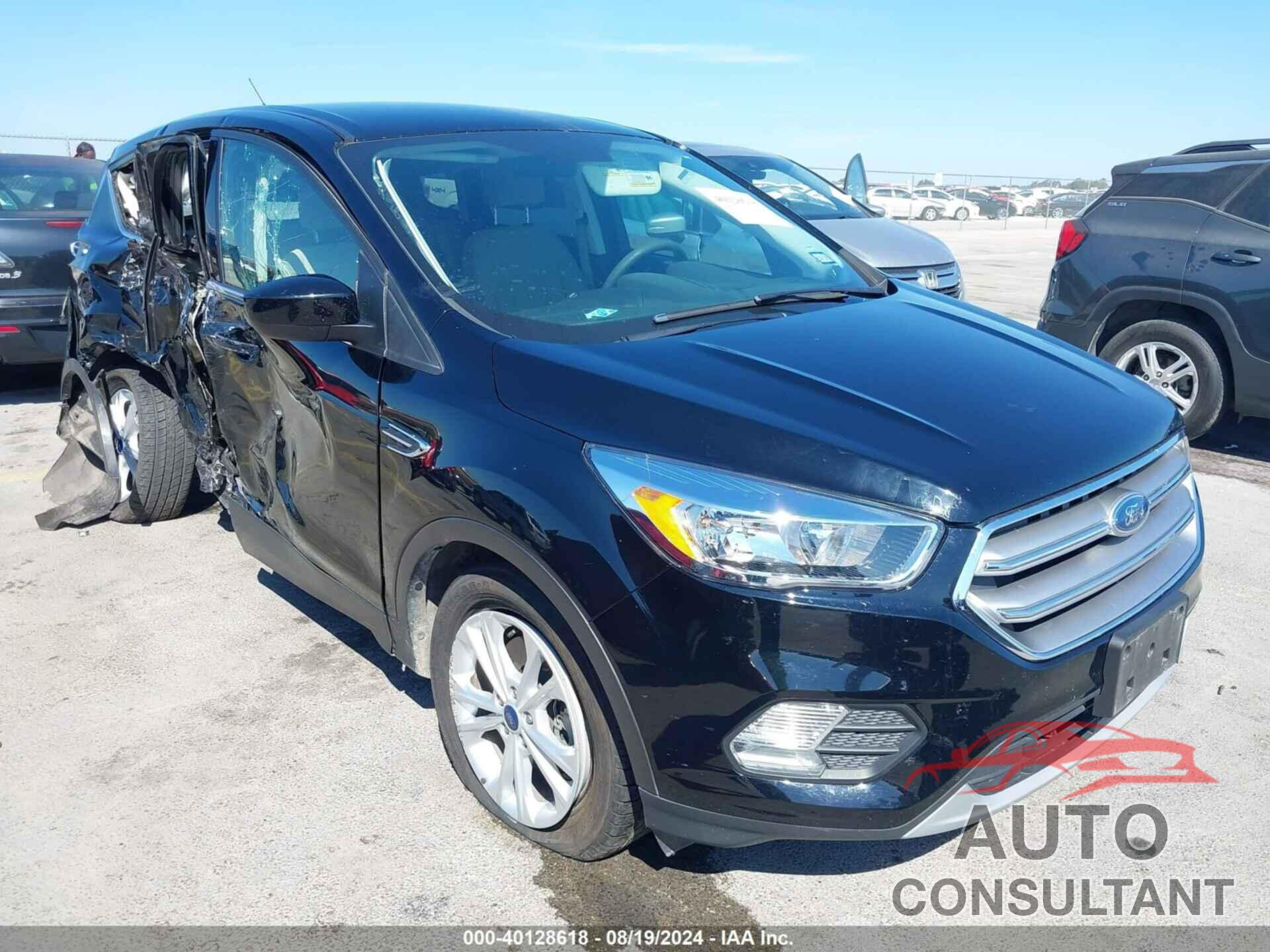 FORD ESCAPE 2017 - 1FMCU0G9XHUC52750