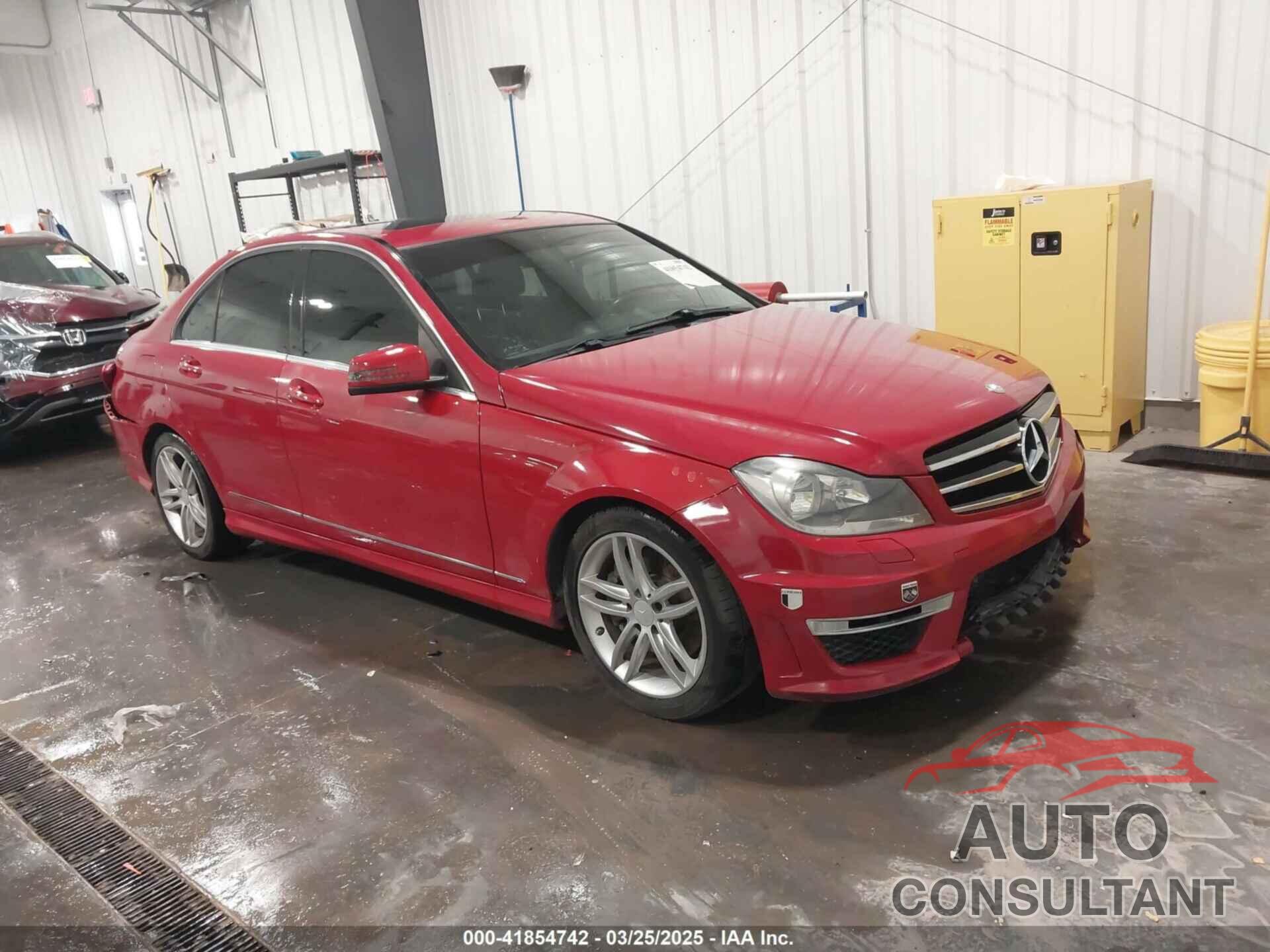 MERCEDES-BENZ C 300 2014 - WDDGF8AB6EG175837