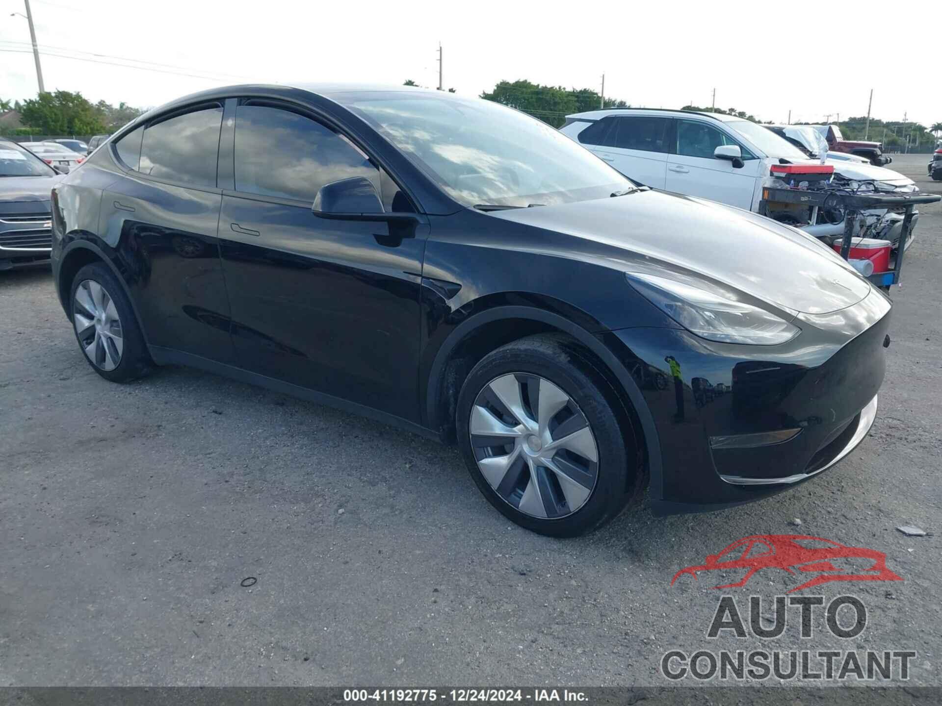 TESLA MODEL Y 2024 - 7SAYGDED1RF042230