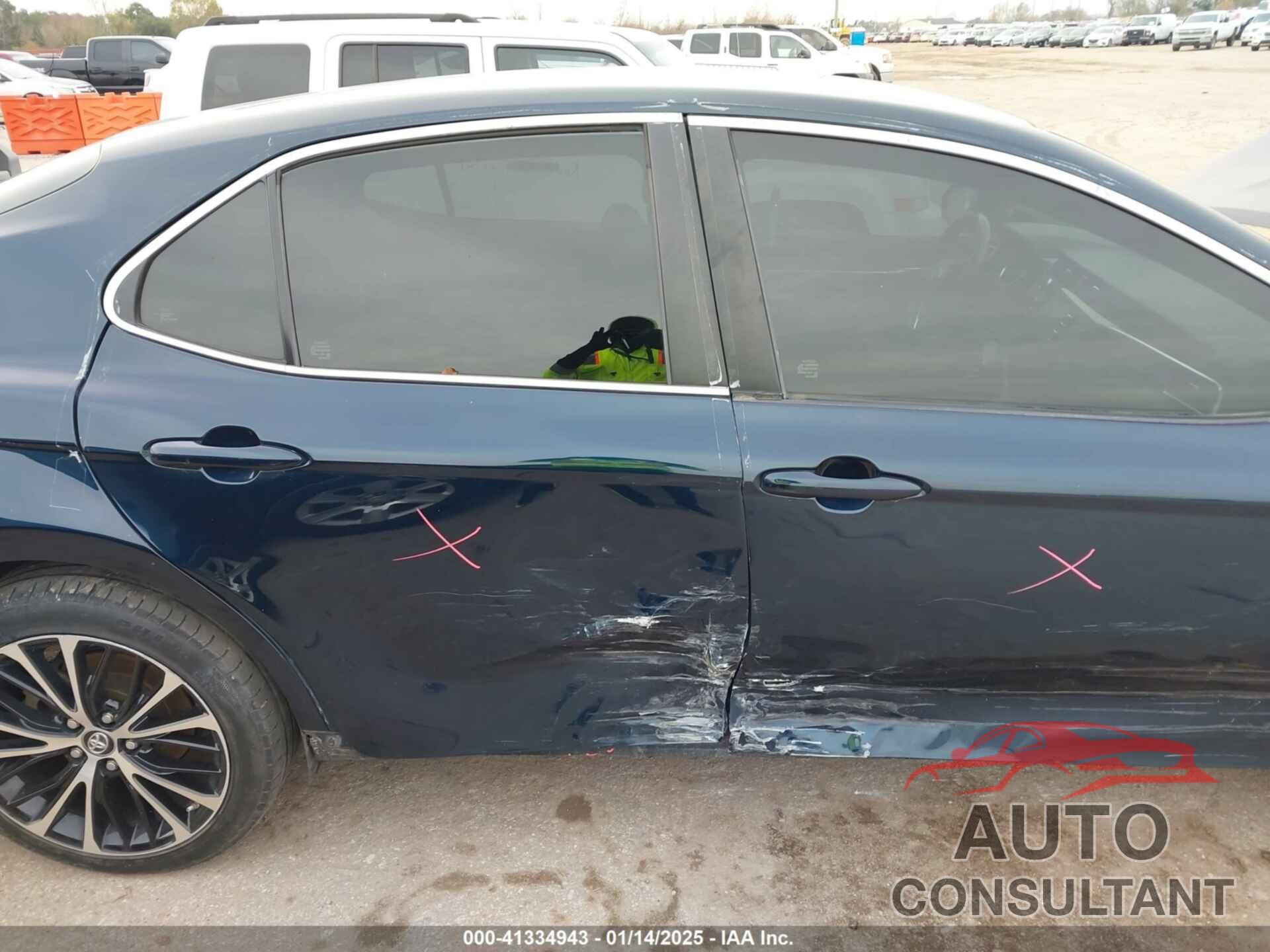 TOYOTA CAMRY 2018 - 4T1B11HK0JU598954
