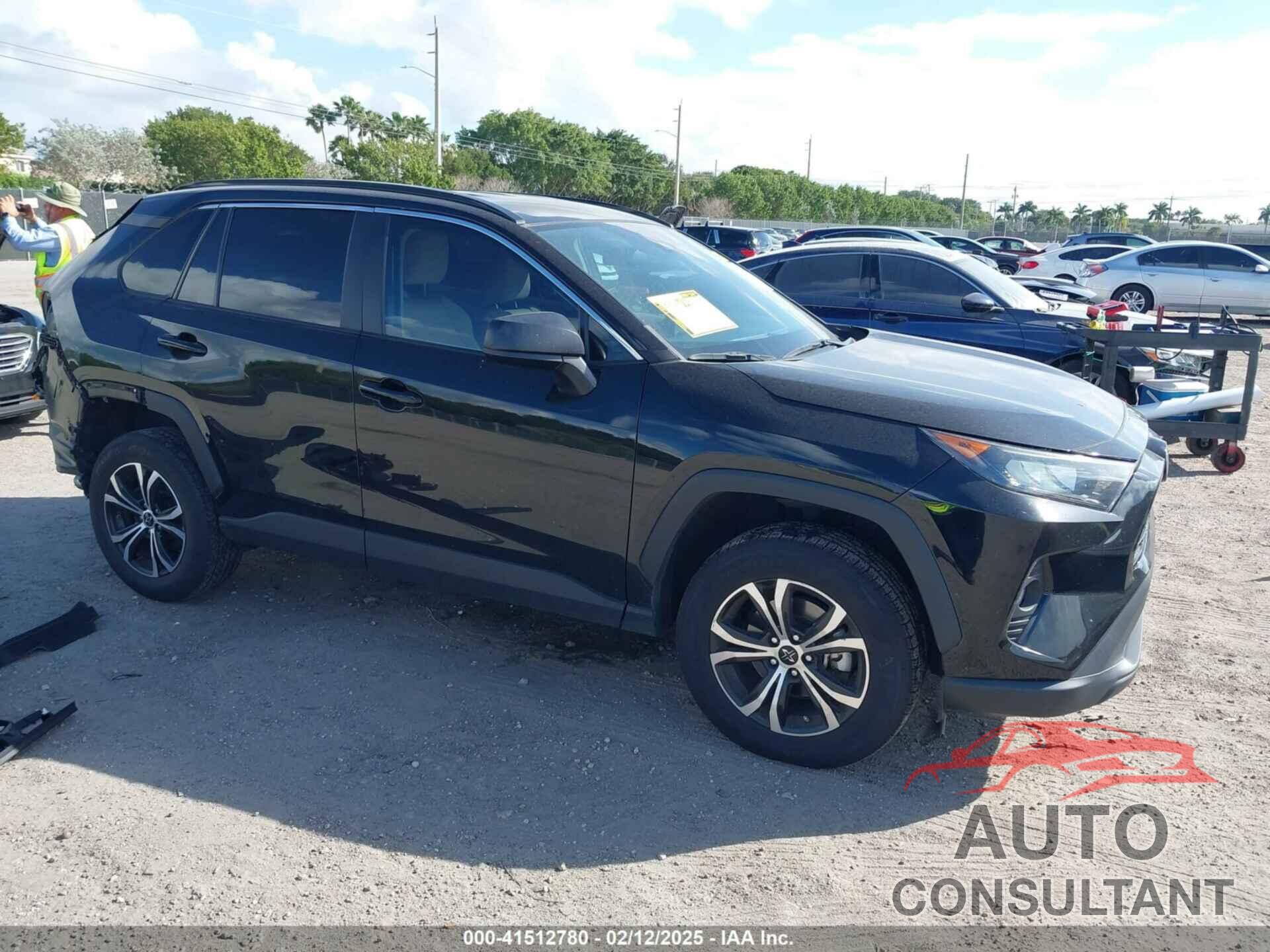 TOYOTA RAV4 2021 - 2T3H1RFV0MC142410