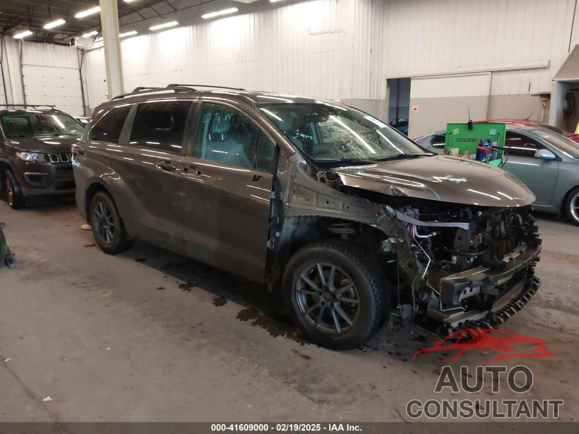 TOYOTA SIENNA 2022 - 5TDKSKFCXNS051137