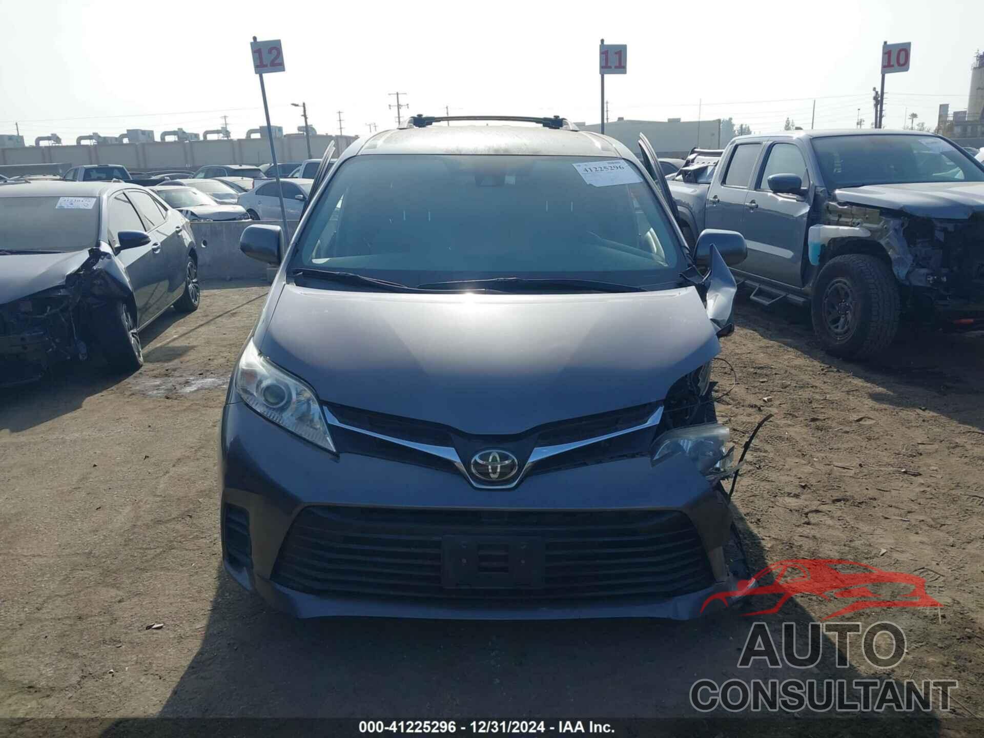 TOYOTA SIENNA 2019 - 5TDKZ3DC4KS987948