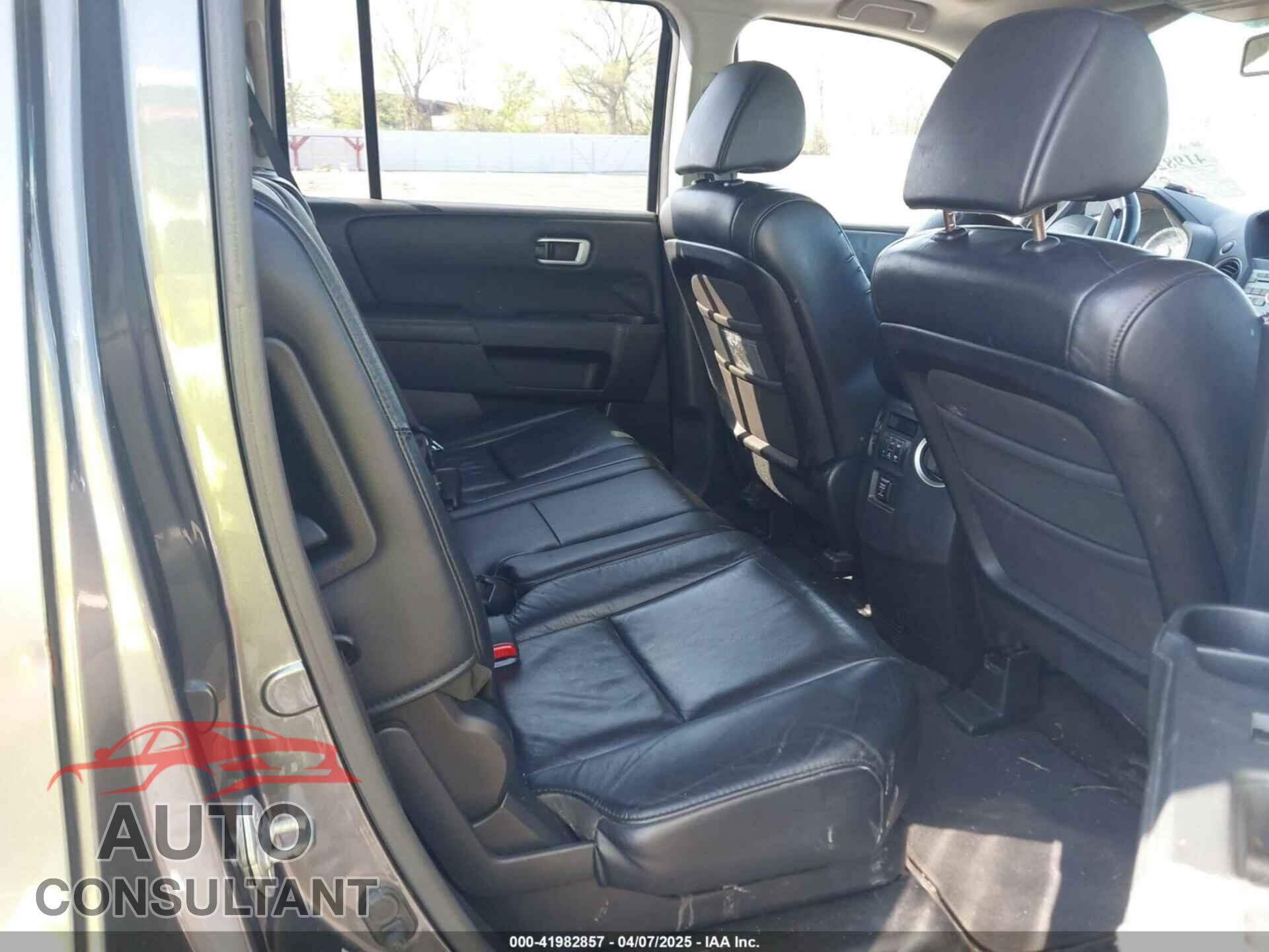 HONDA PILOT 2011 - 5FNYF4H53BB015539