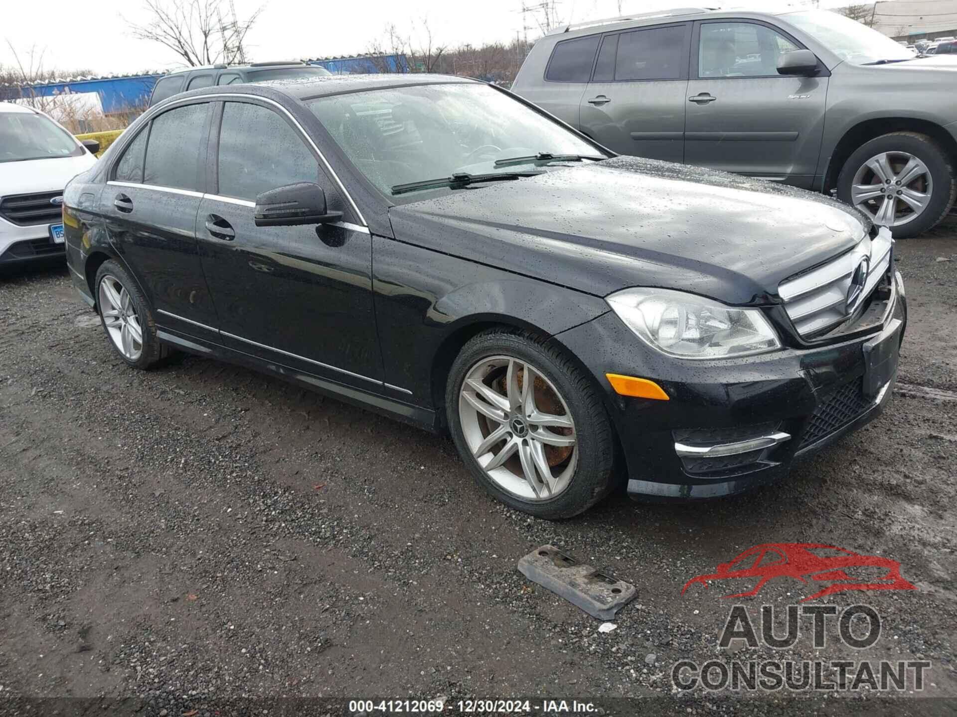 MERCEDES-BENZ C 300 2013 - WDDGF8AB4DR295364