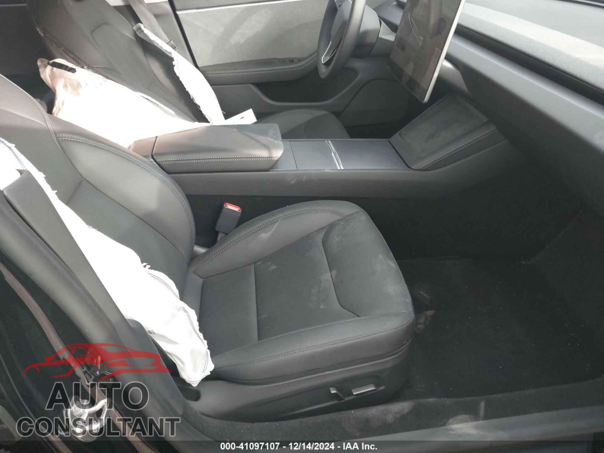 TESLA MODEL 3 2024 - 5YJ3E1EA1RF846819