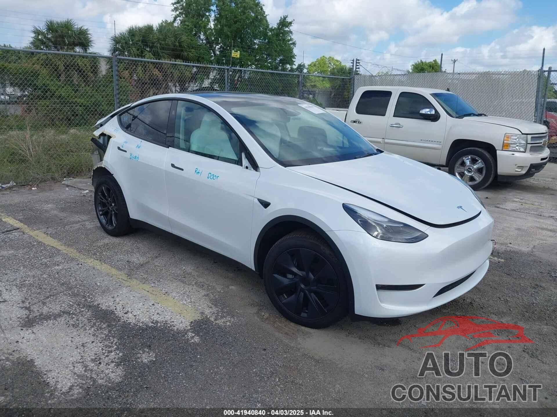 TESLA MODEL Y 2025 - 7SAYGDEE2SA337378