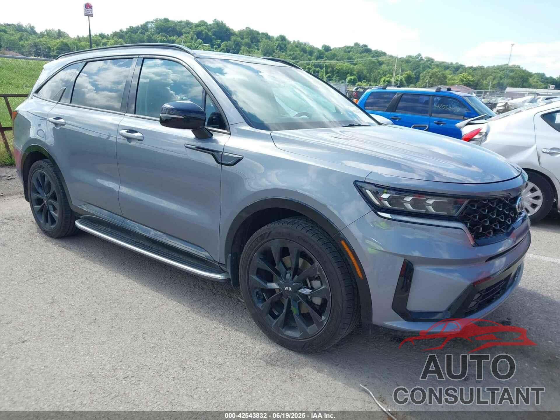 KIA SORENTO 2021 - 5XYRK4LF2MG032960