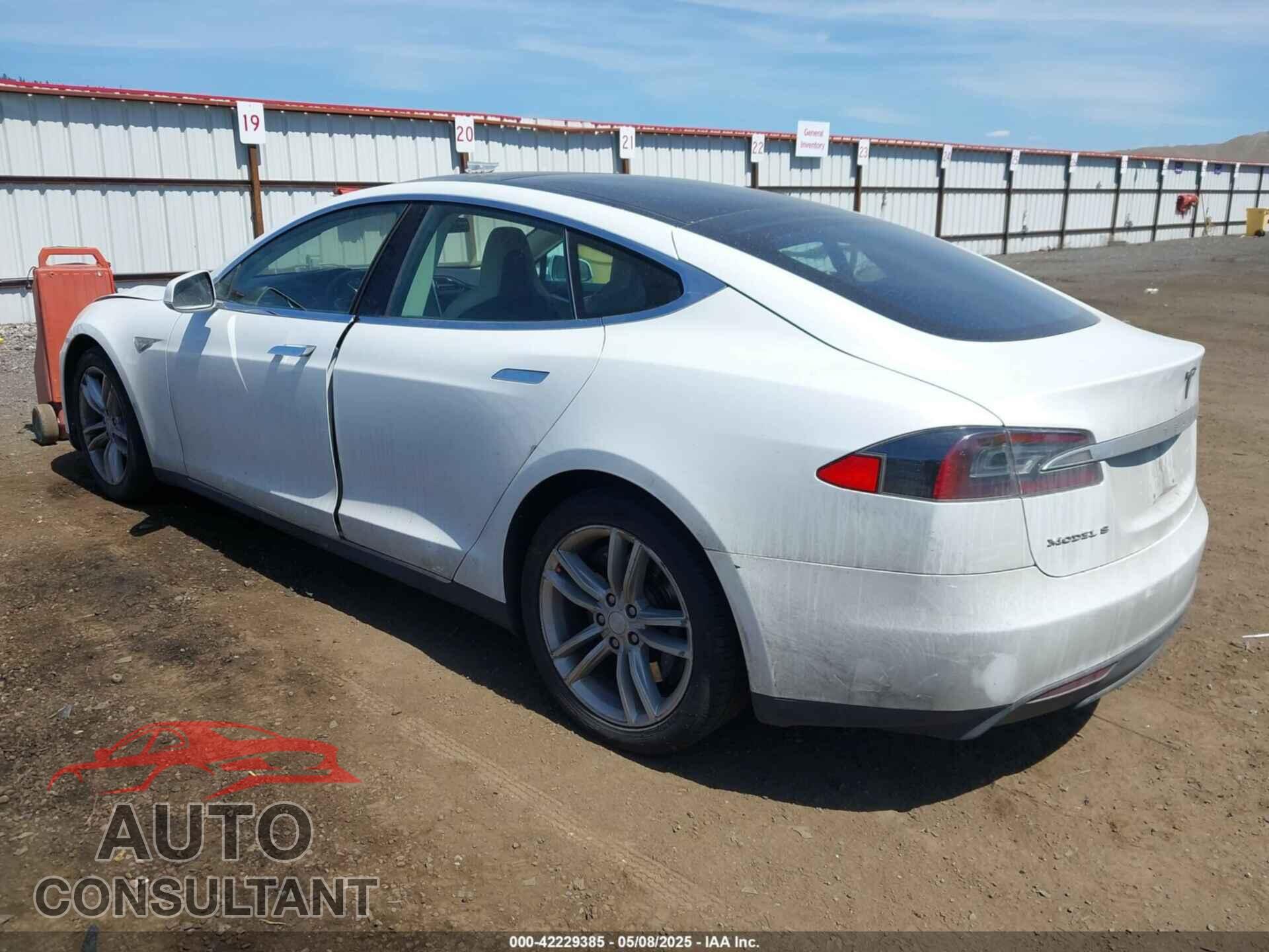 TESLA MODEL S 2013 - 5YJSA1CG8DFP09707