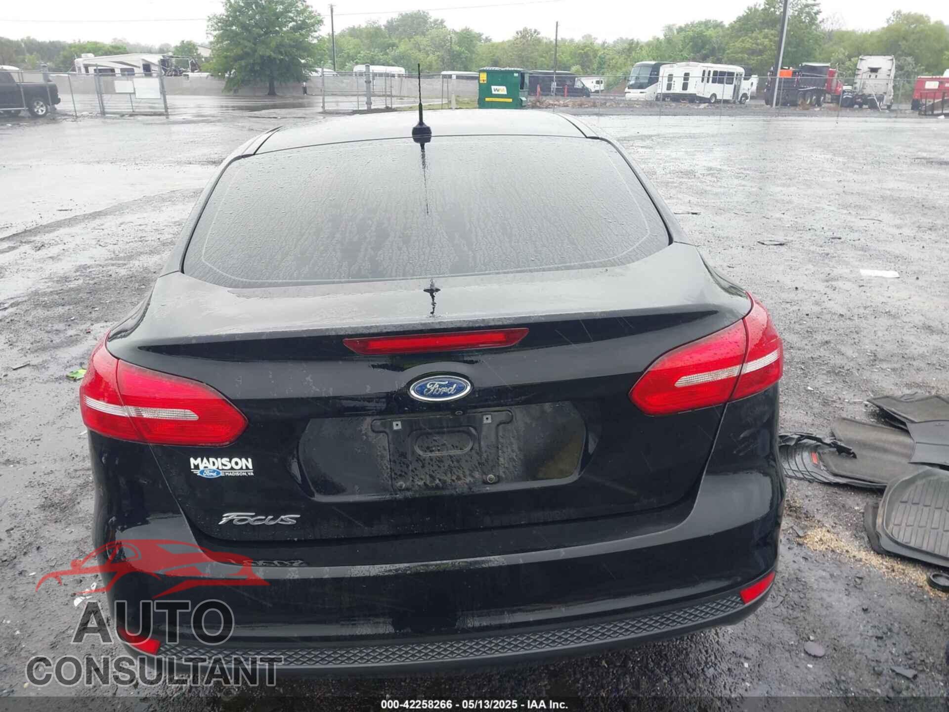 FORD FOCUS 2017 - 1FADP3E27HL201371