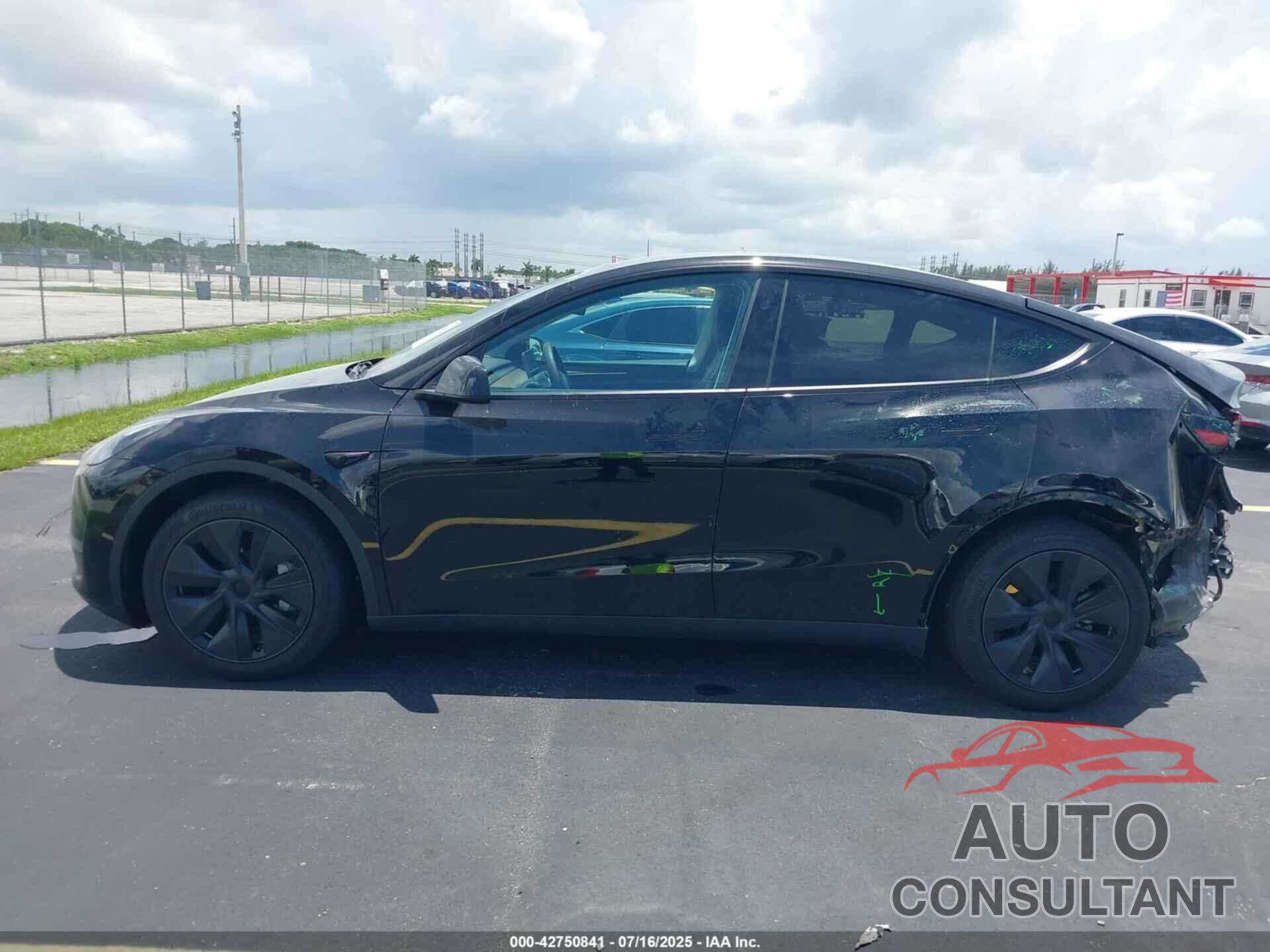 TESLA MODEL Y 2024 - 7SAYGDED7RF187112