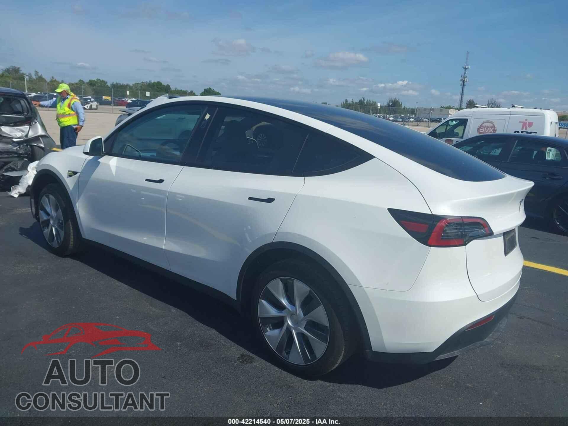 TESLA MODEL Y 2023 - 7SAYGDED7PF945916