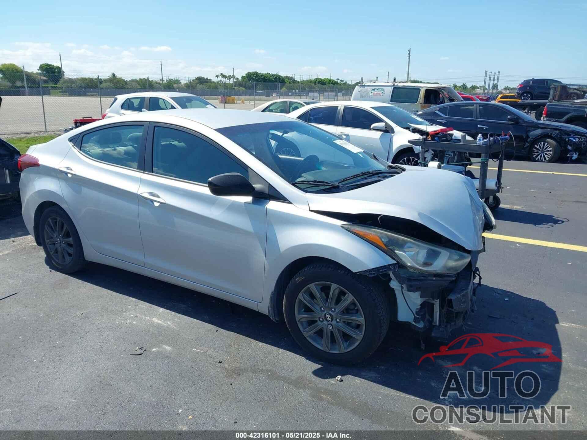 HYUNDAI ELANTRA 2015 - KMHDH4AE5FU300920