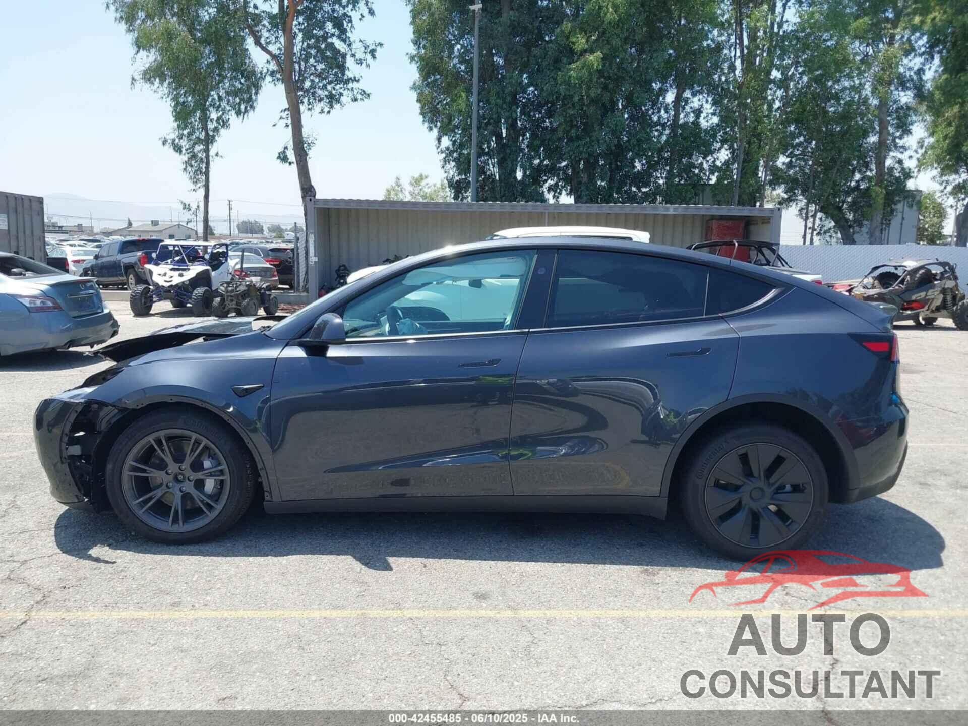 TESLA MODEL Y 2025 - 7SAYGDEE1SF283932