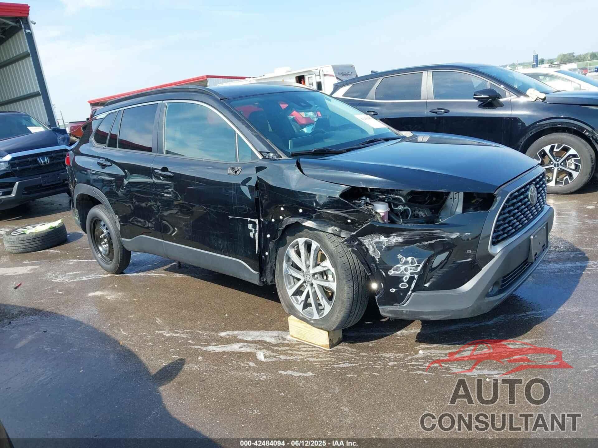 TOYOTA COROLLA CROSS 2022 - 7MUEAABG0NV043007