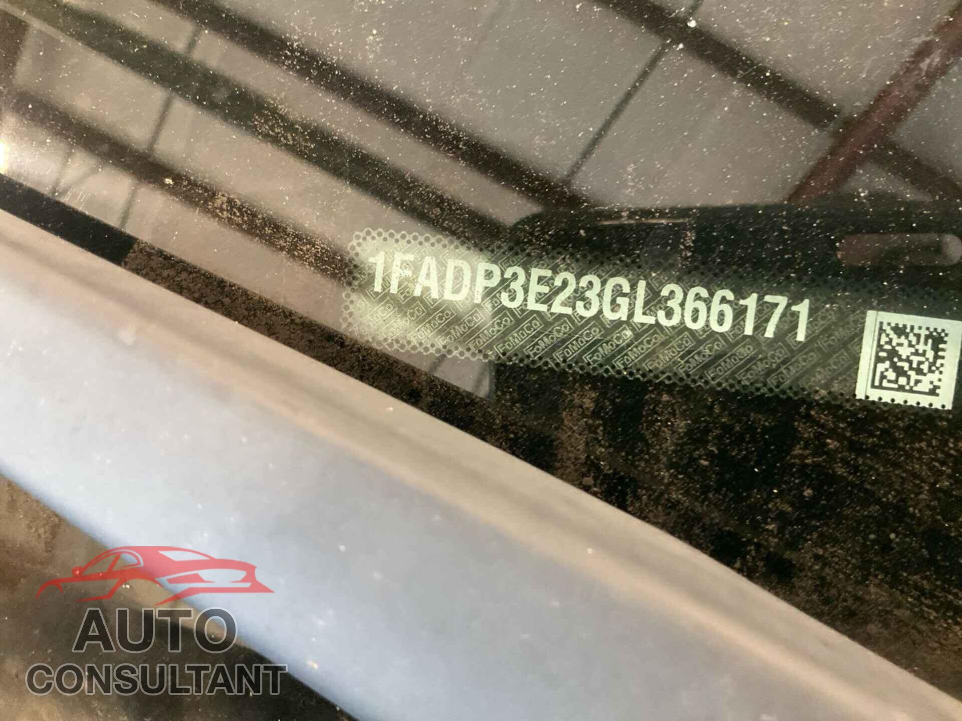 FORD FOCUS 2016 - 1FADP3E23GL366171