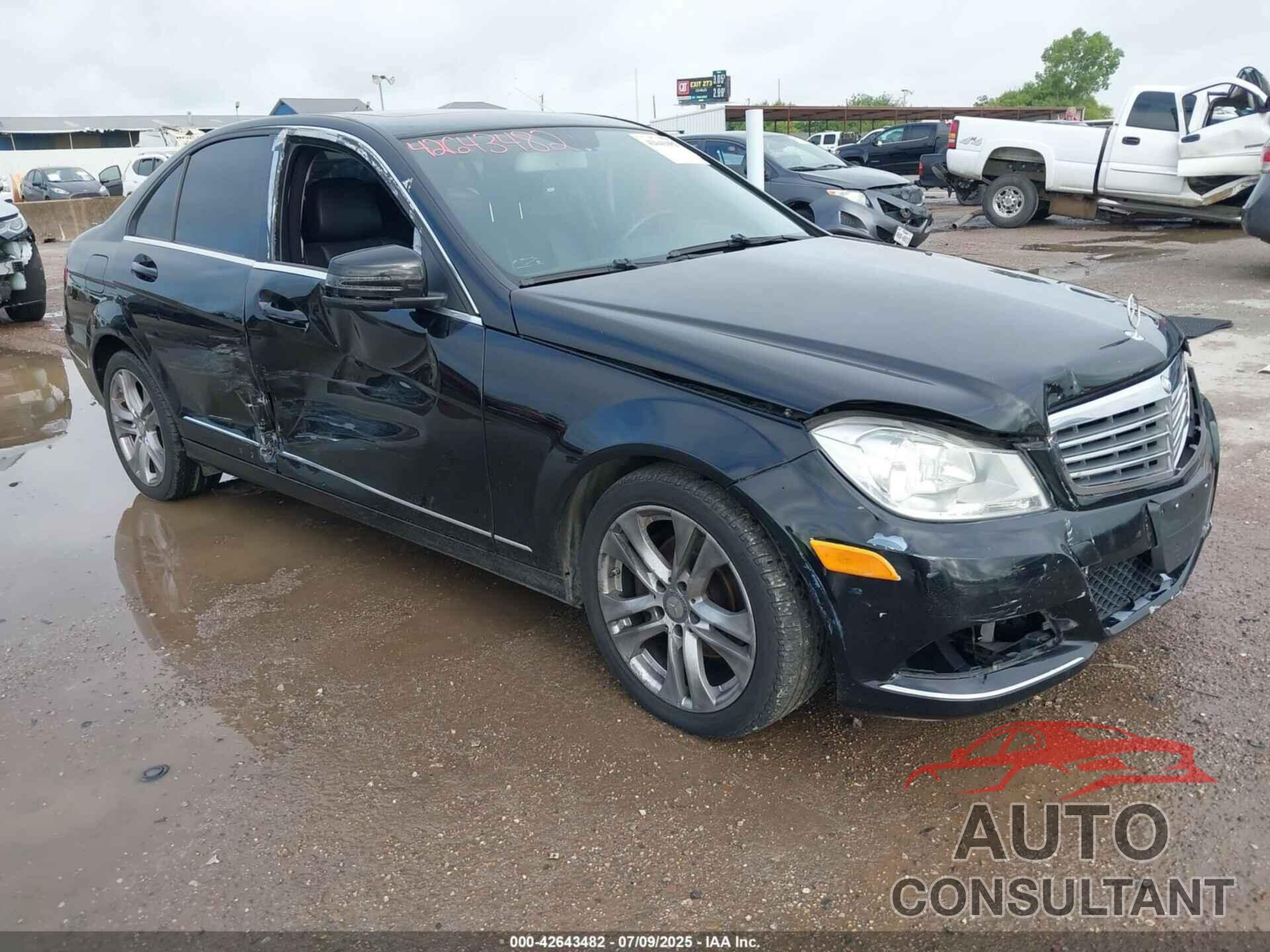 MERCEDES-BENZ C 300 2013 - WDDGF8AB0DR249353