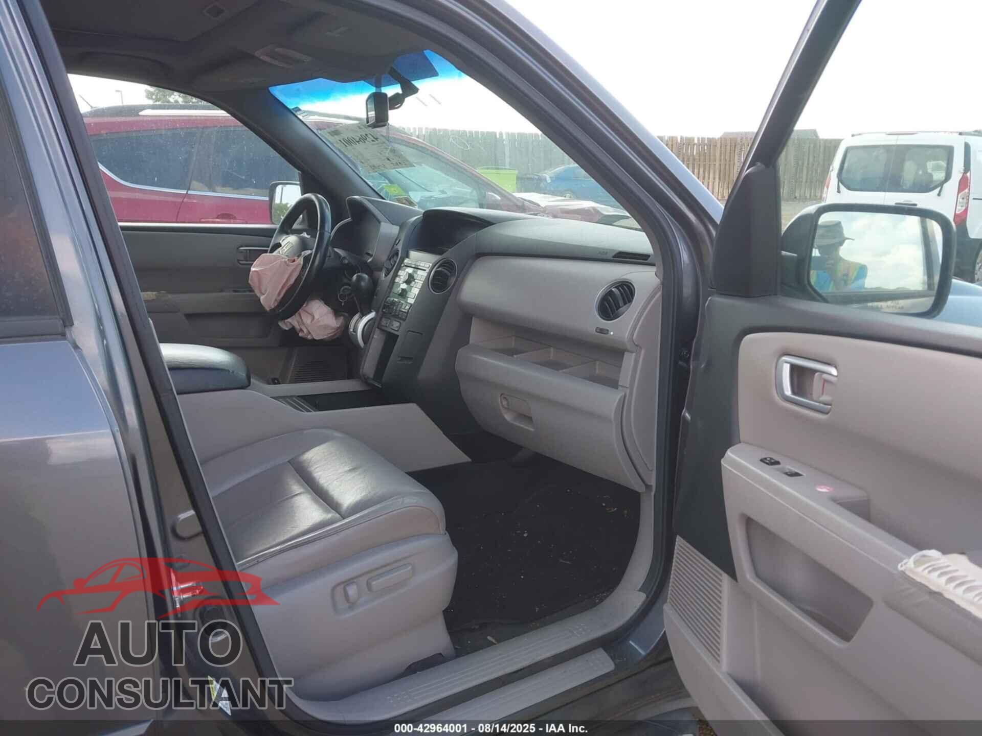 HONDA PILOT 2011 - 5FNYF4H50BB009889