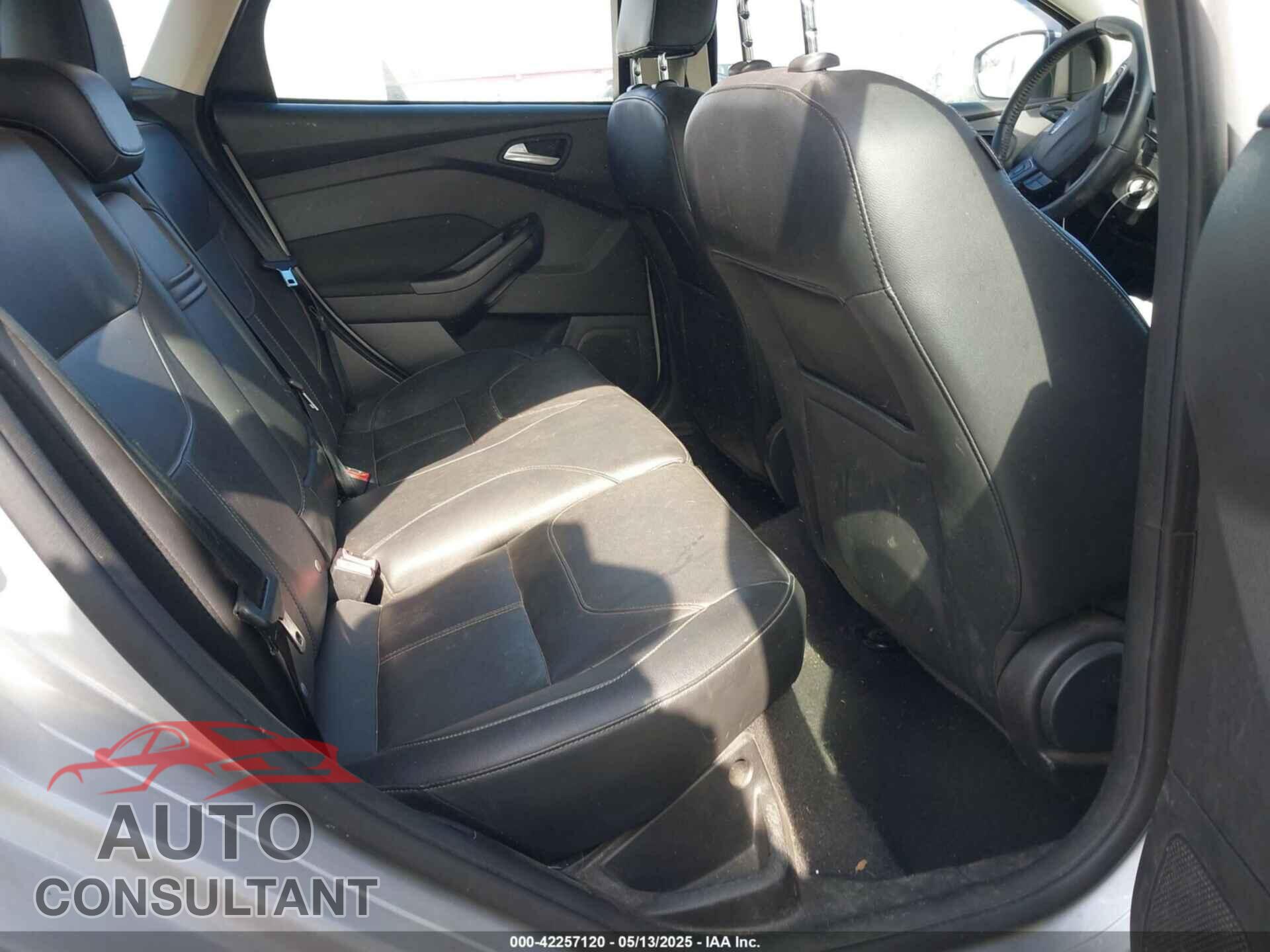 FORD FOCUS 2015 - 1FADP3K28FL318328