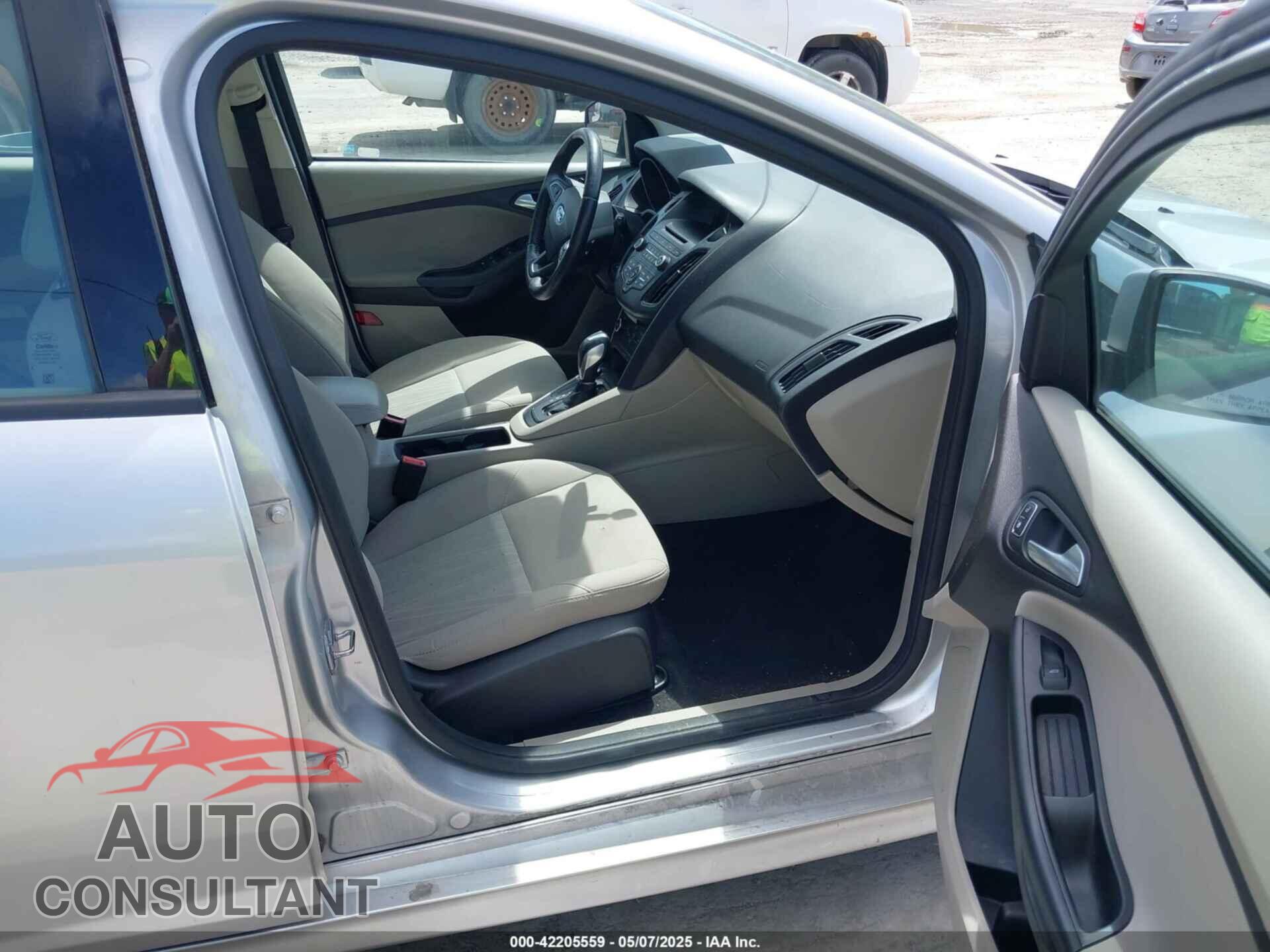 FORD FOCUS 2016 - 1FADP3K25GL266254